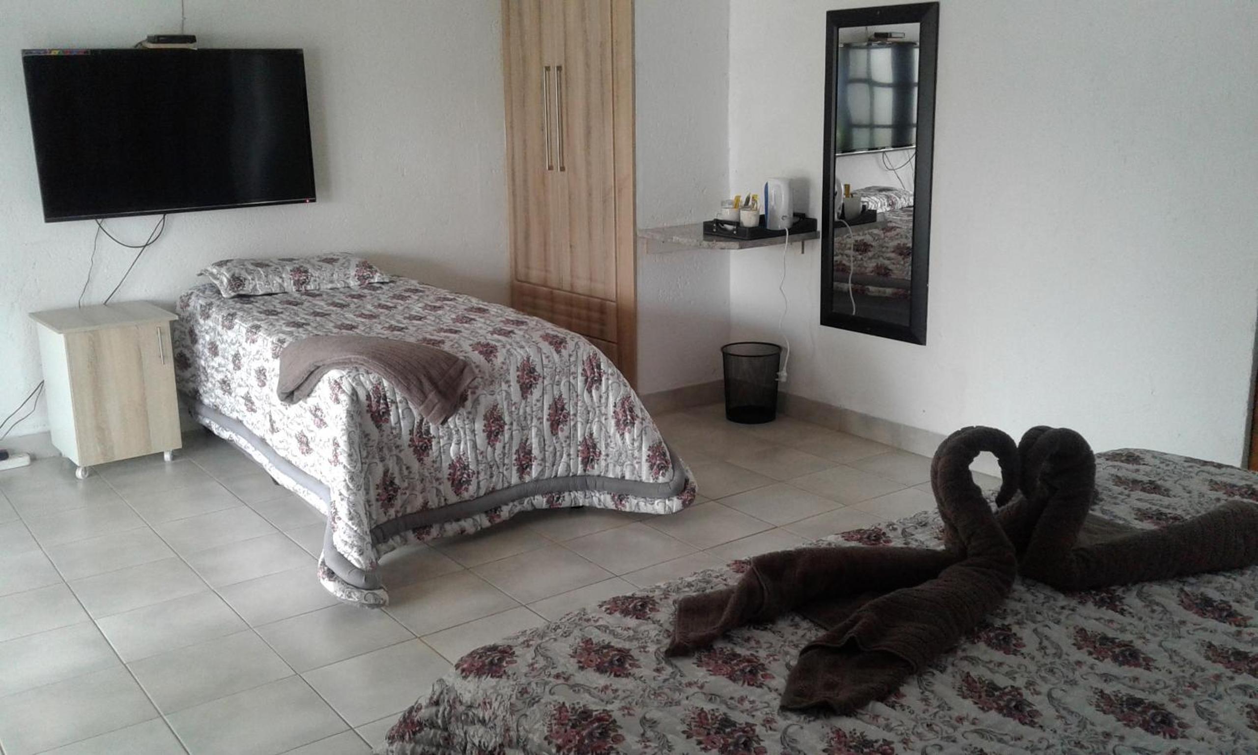 Elegant Guest House Malelane view 3