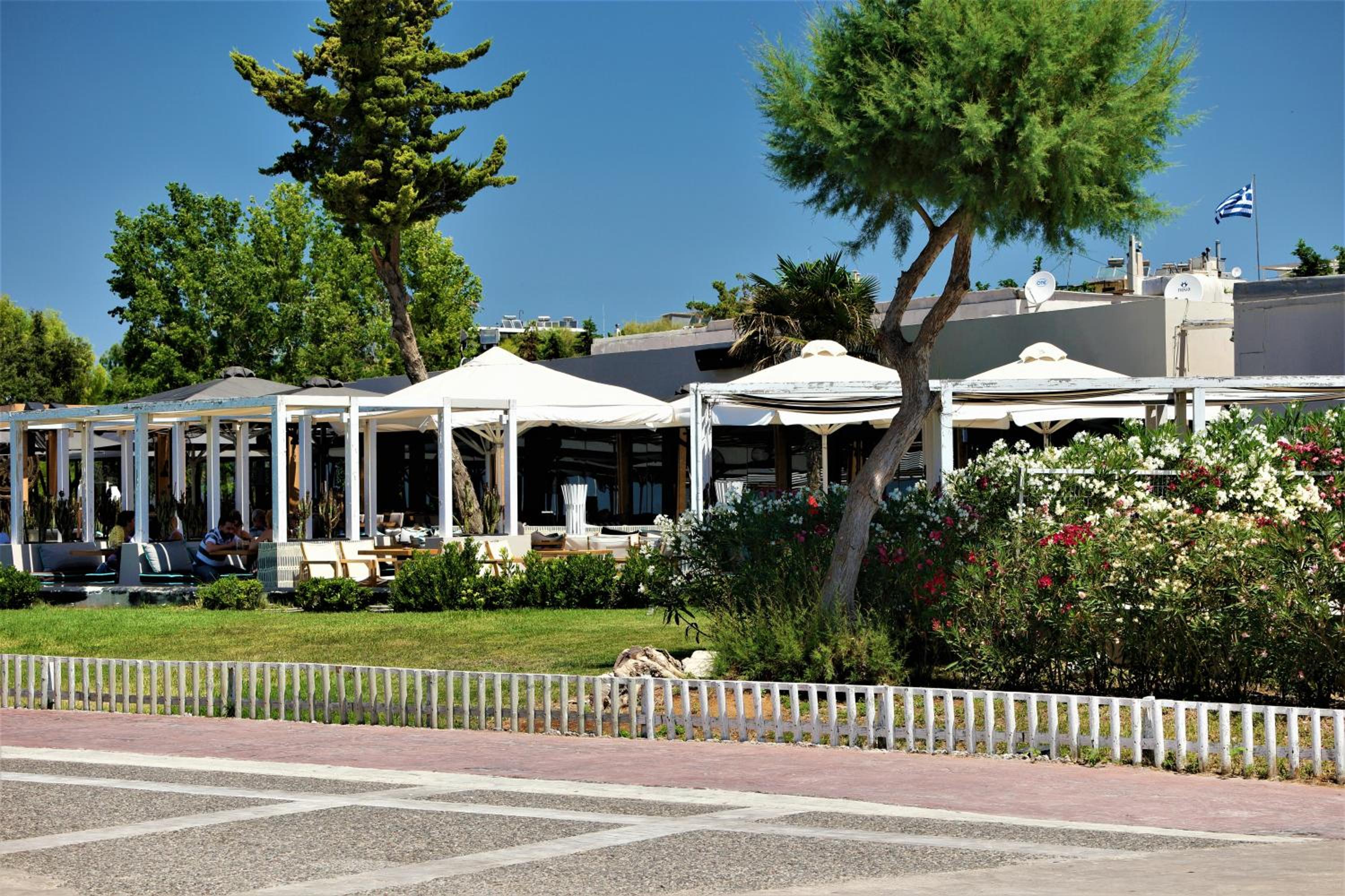 Zefyros Super Cool Apartments next to Alimos Riviera