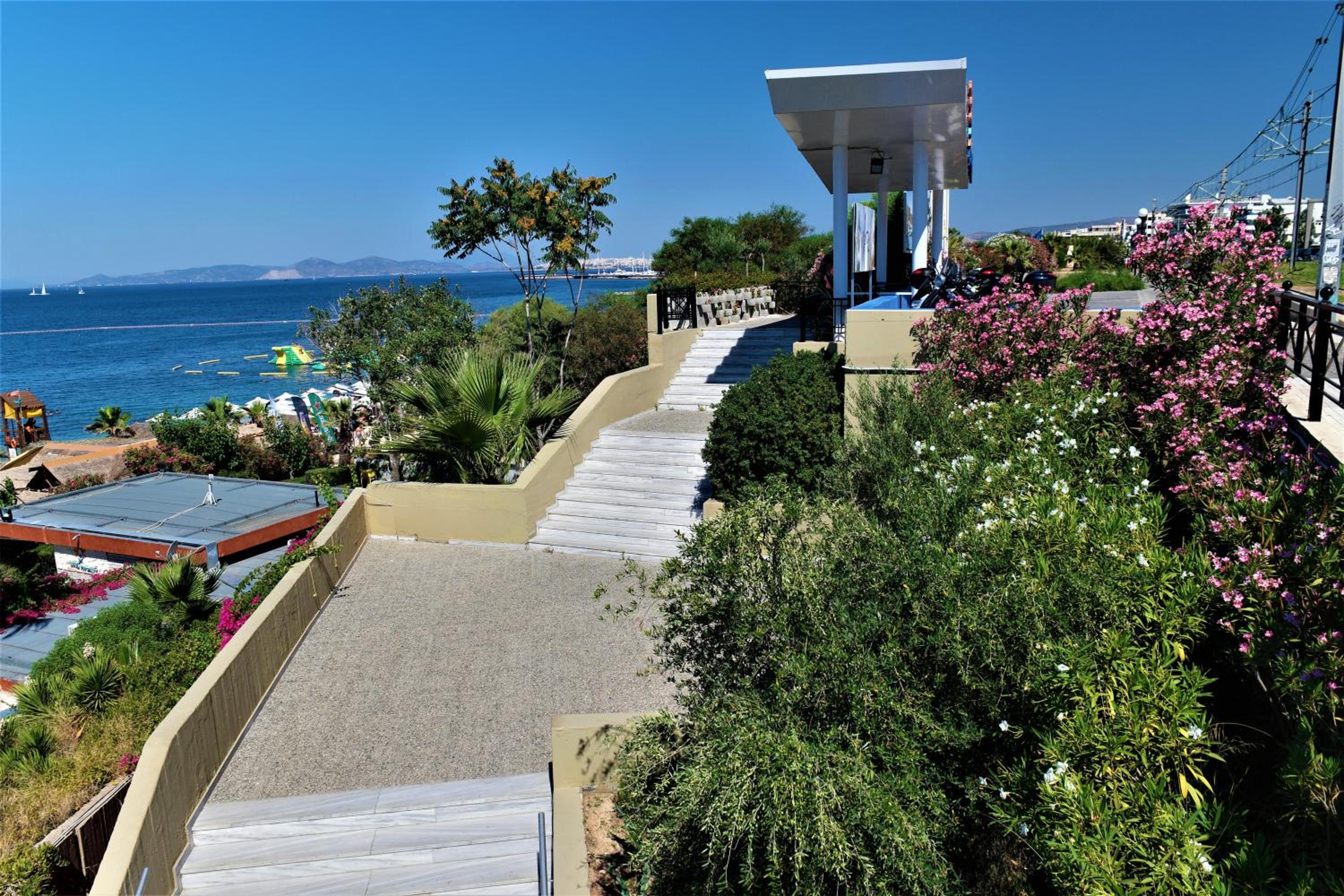 Zefyros Super Cool Apartments next to Alimos Riviera