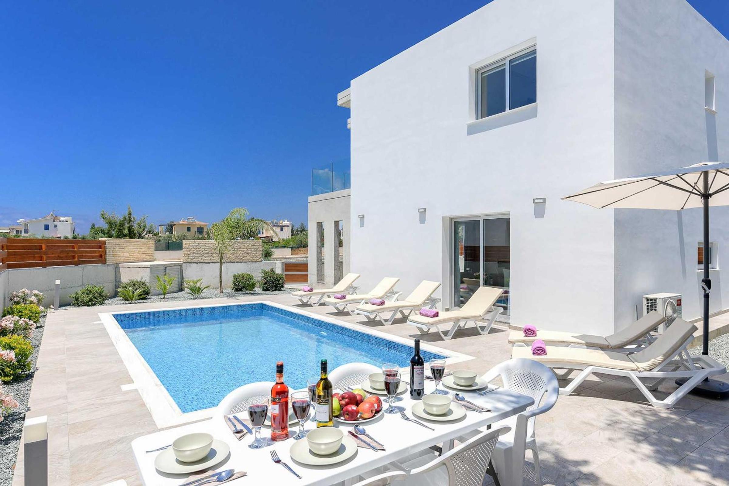 Villa Coral Bay view 2