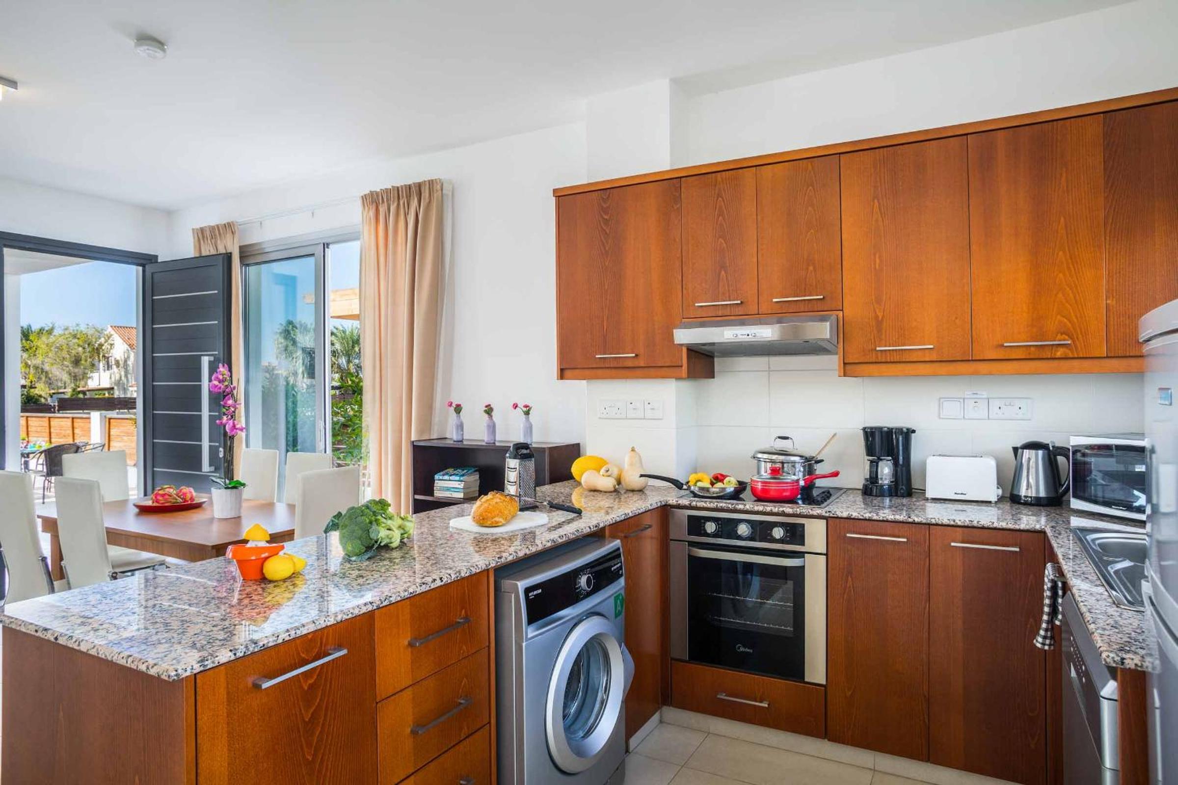 Villa White Daisy view 5