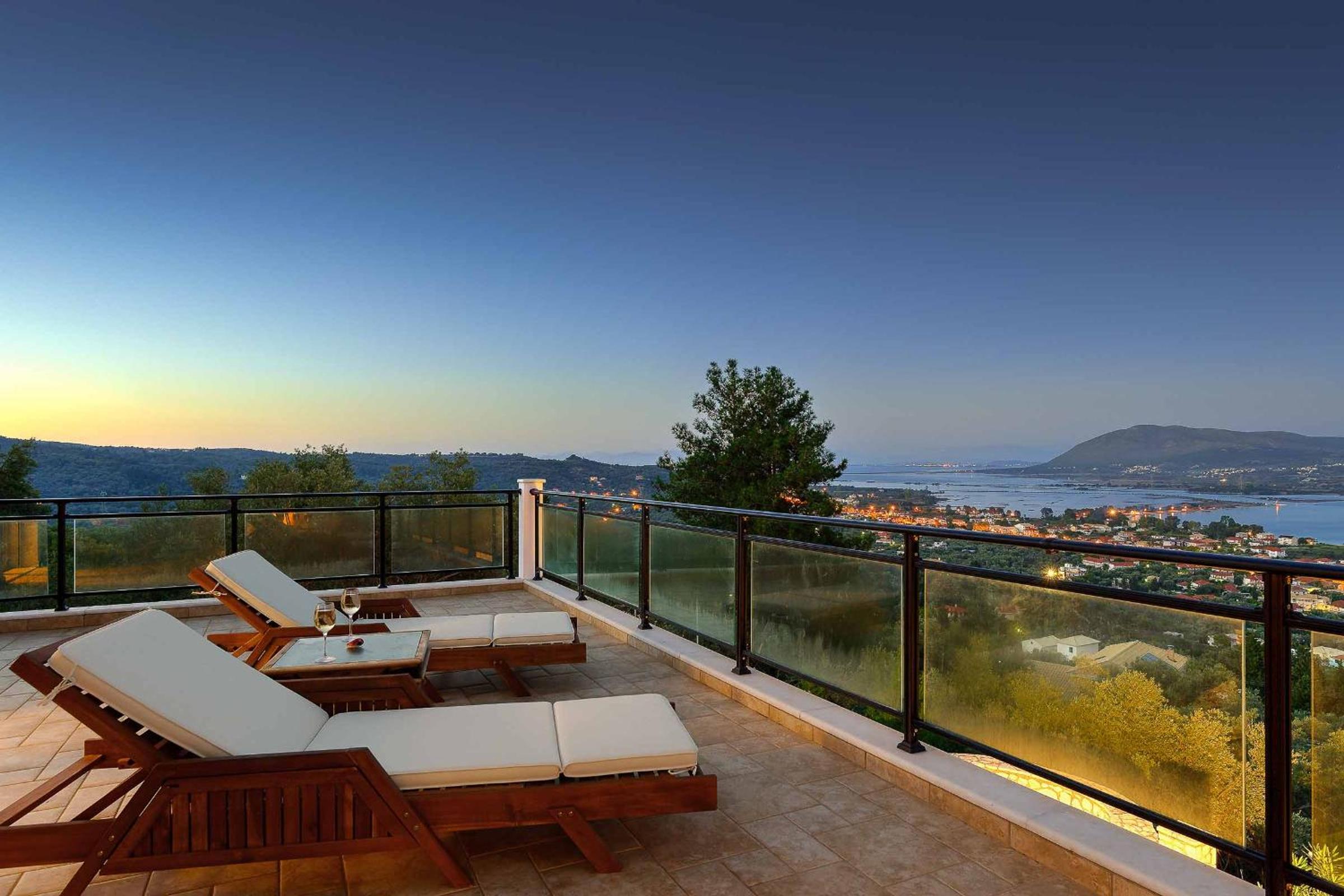 Villa Drepanou Bay view 4