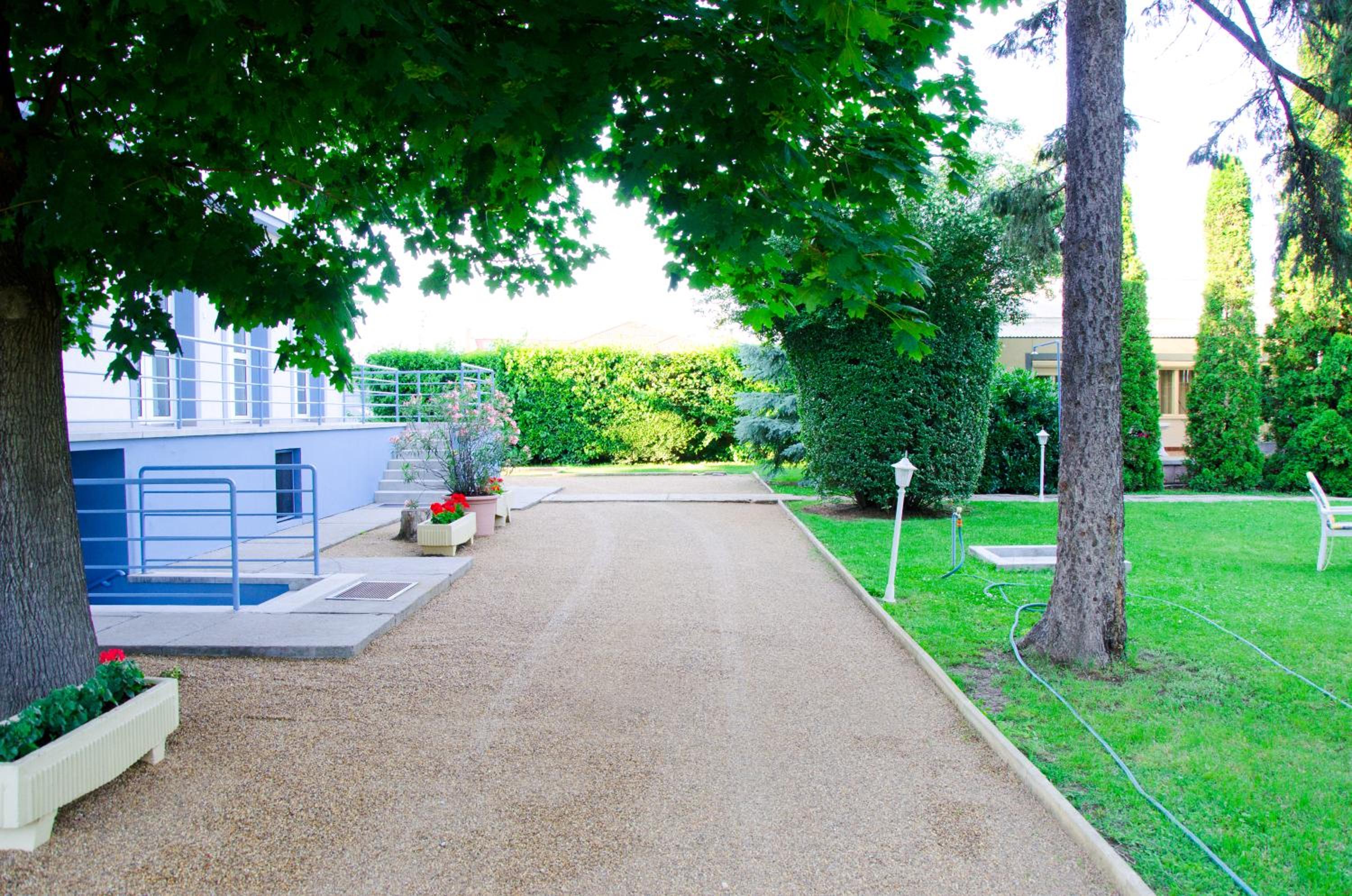 Photo 10