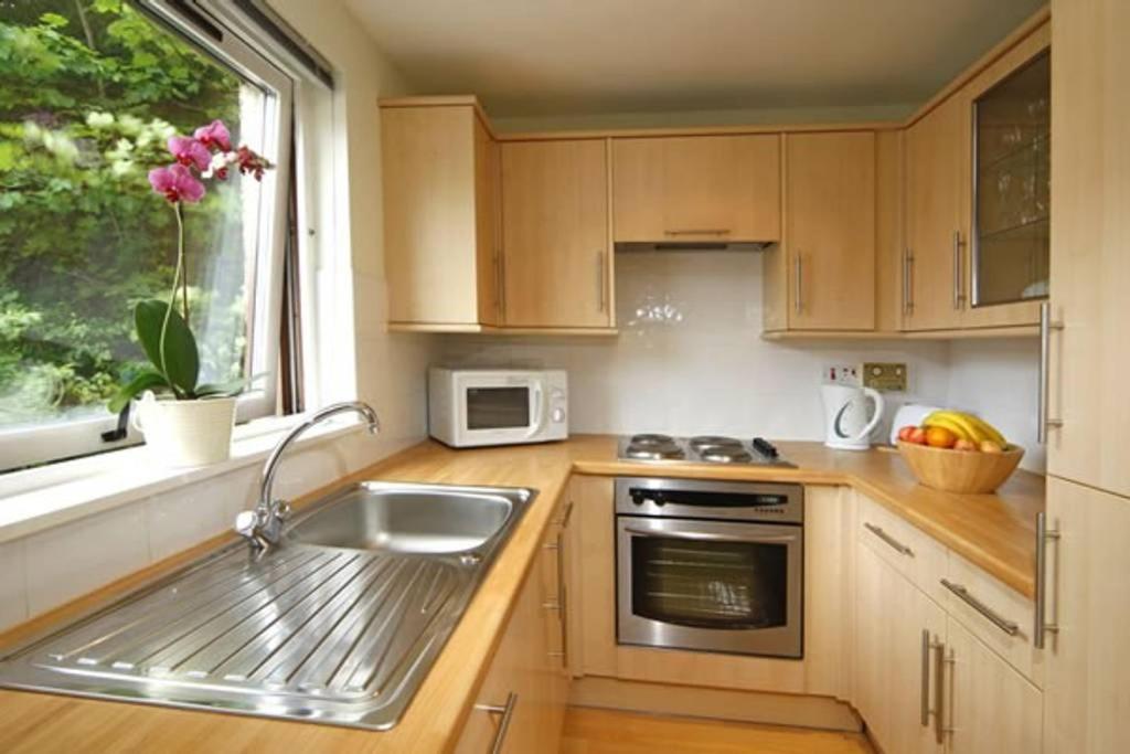3 Albany Apartments - Oban view 2
