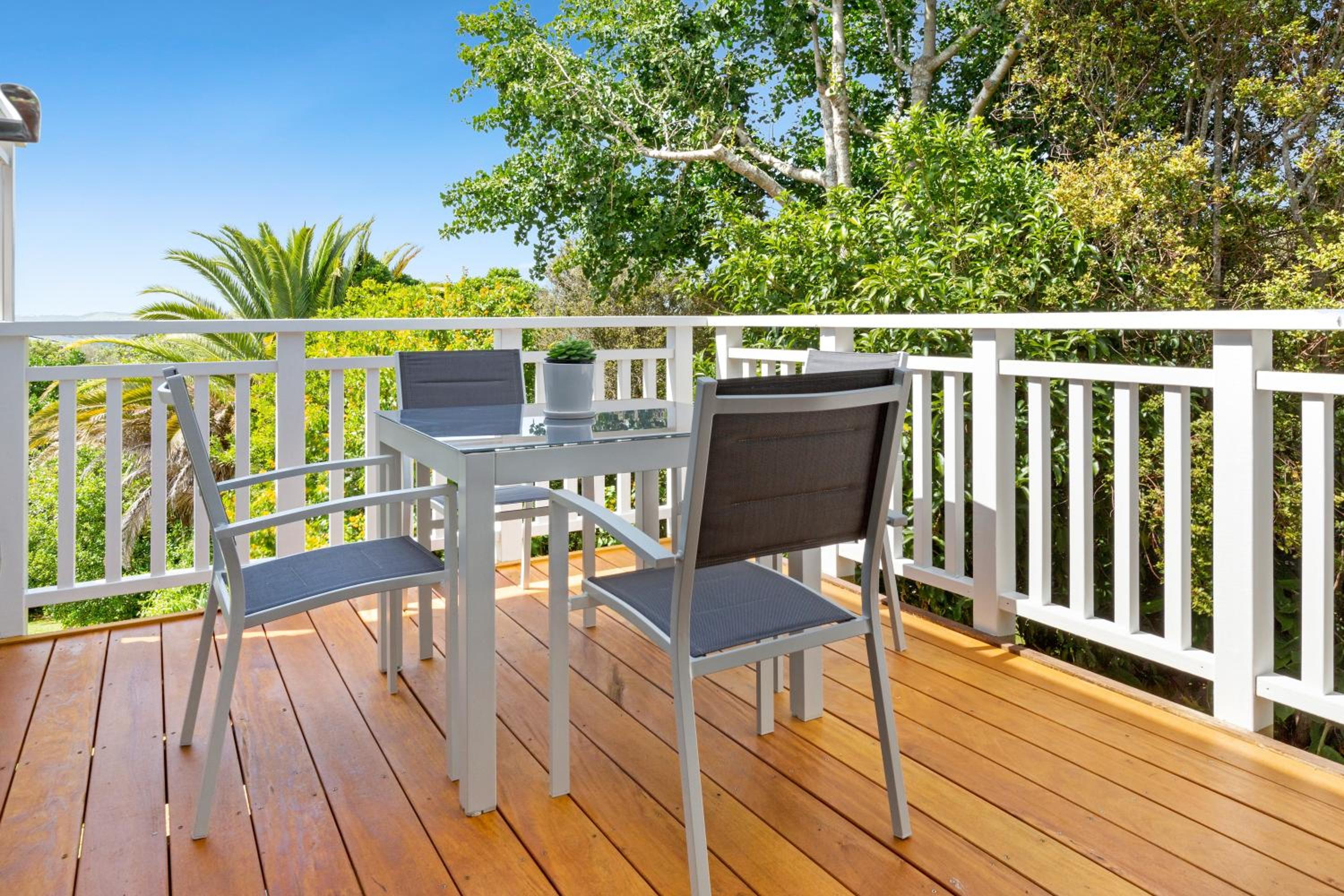 Eight on Church - near Mudbrick & Cable Bay view 5
