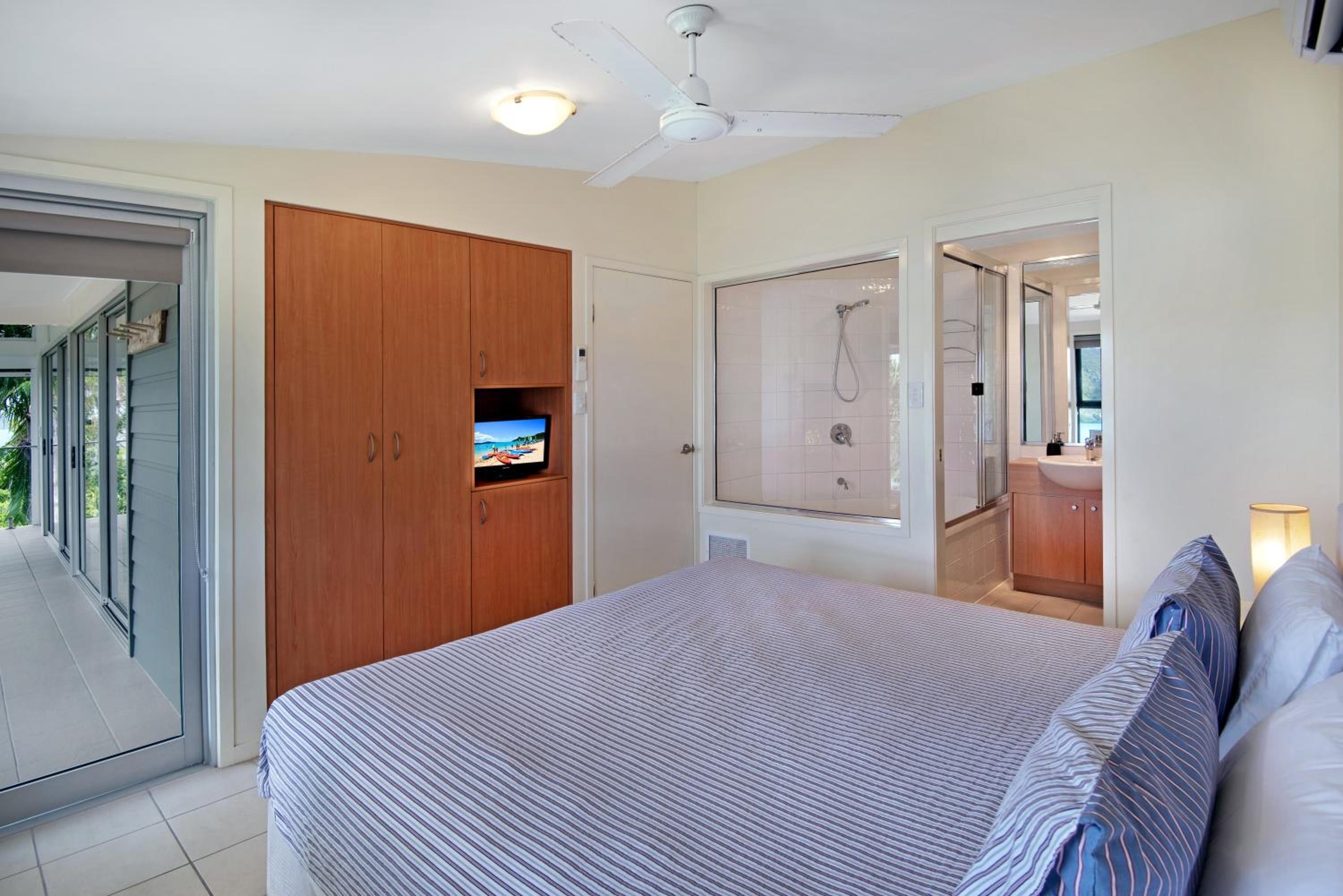 Oasis Apartments on Hamilton Island by HIHA