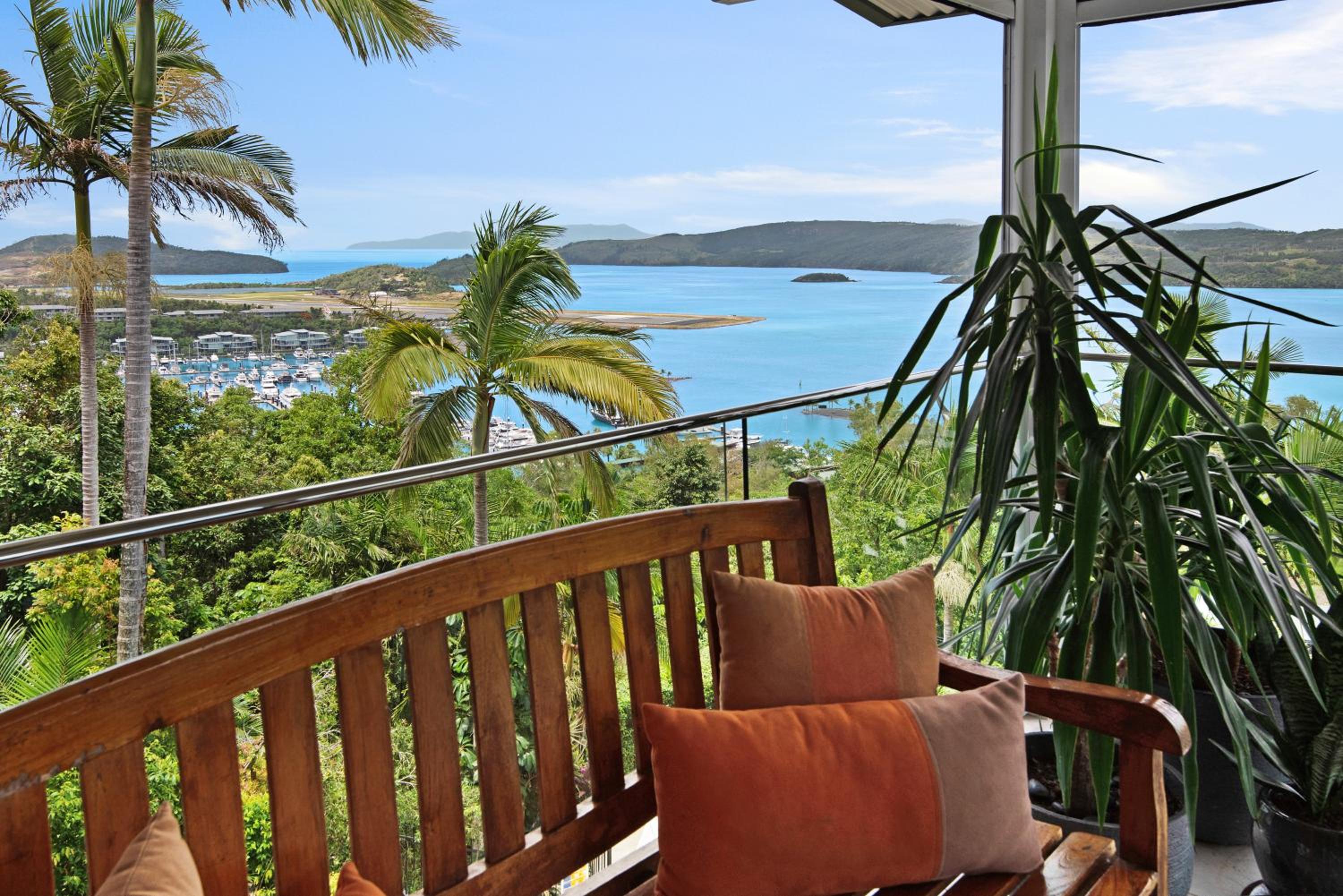 Oasis Apartments on Hamilton Island by HIHA