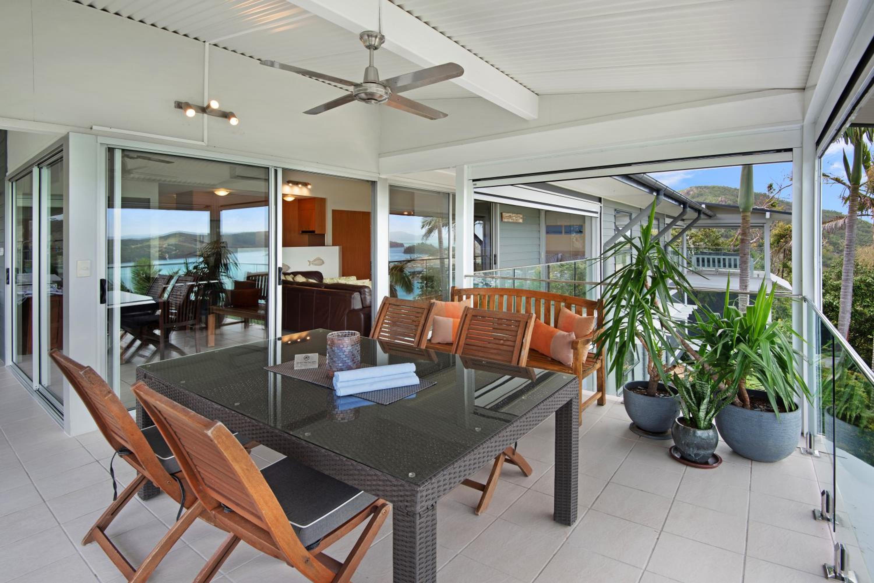 Oasis Apartments on Hamilton Island by HIHA