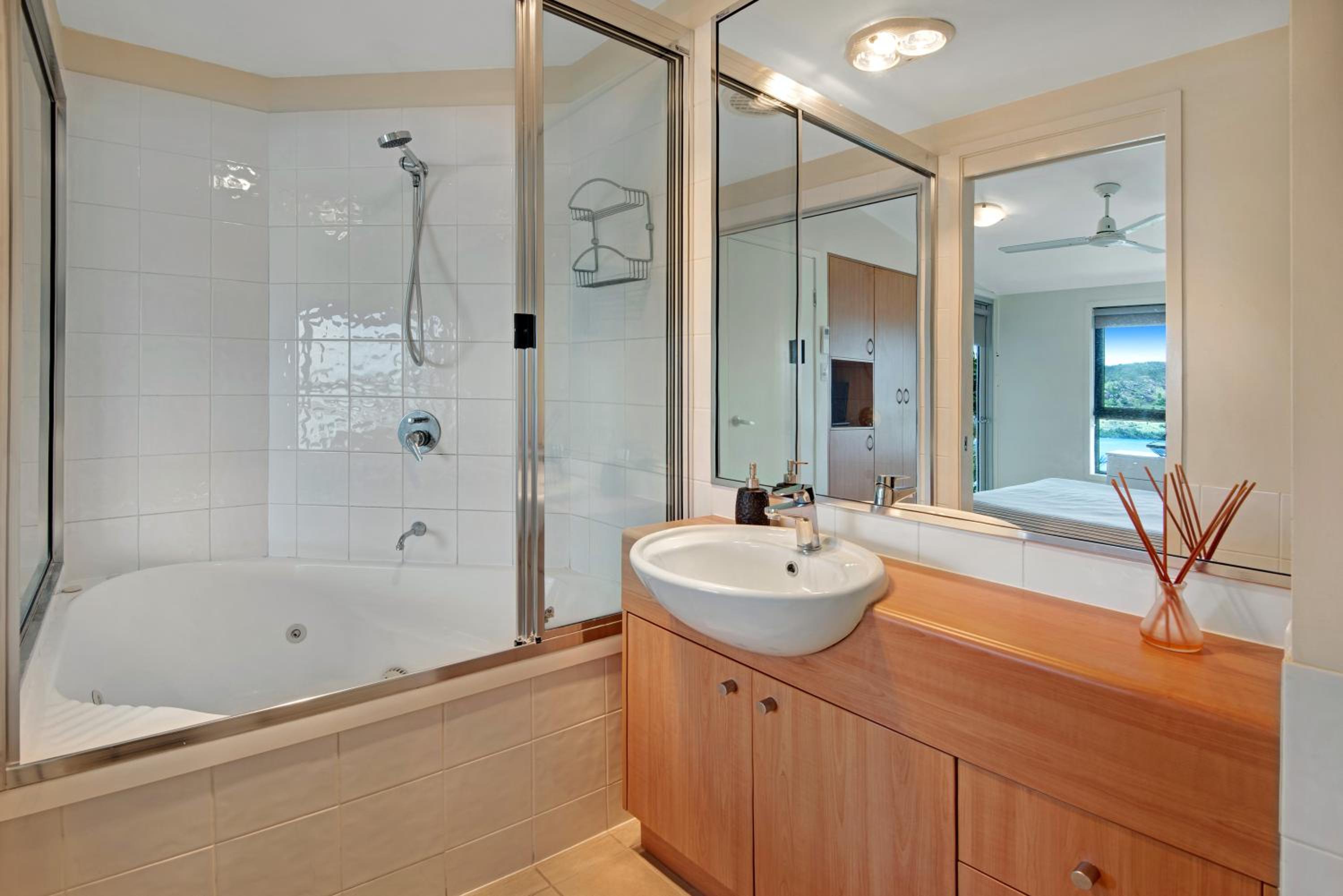 Oasis Apartments on Hamilton Island by HIHA