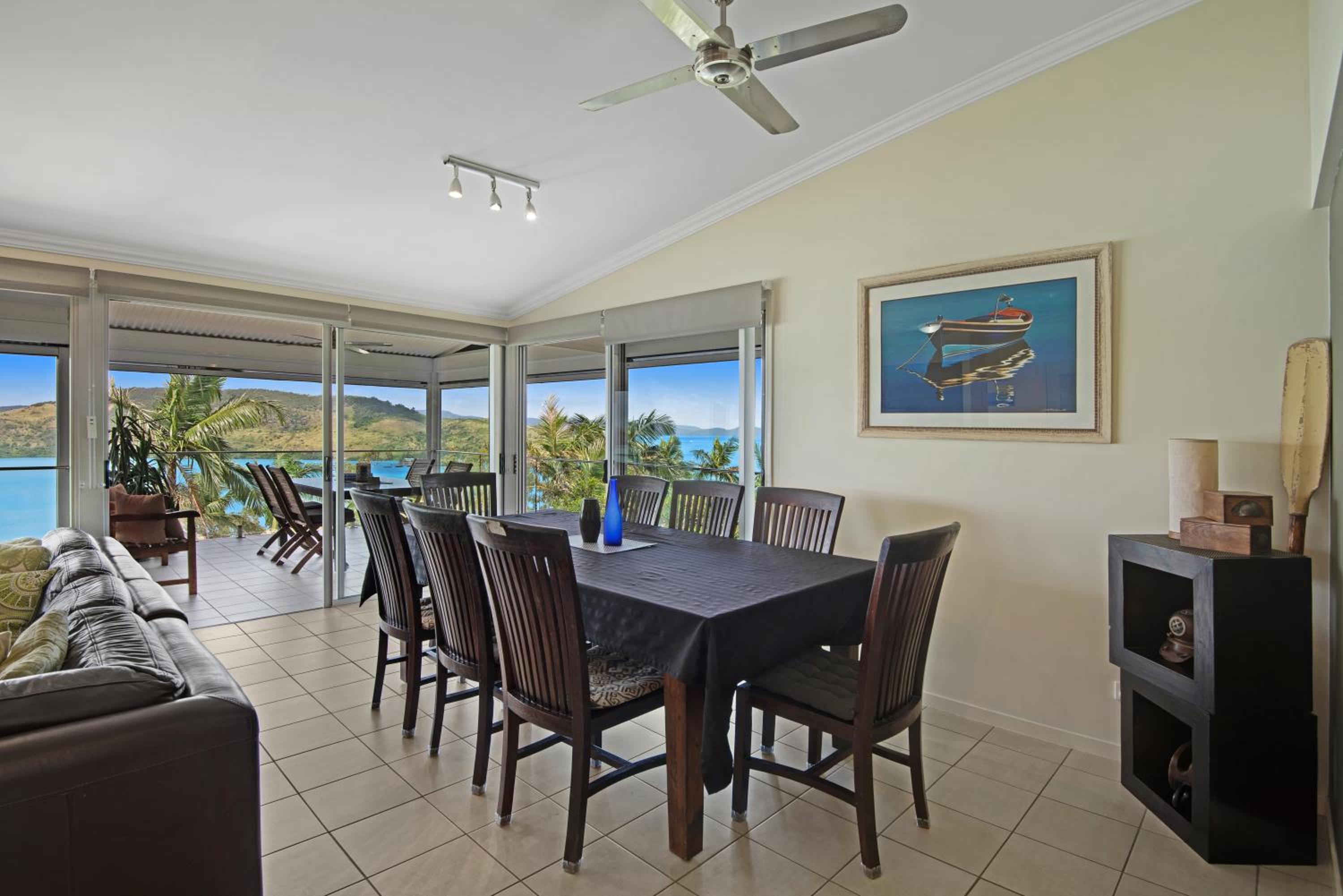 Oasis Apartments on Hamilton Island by HIHA