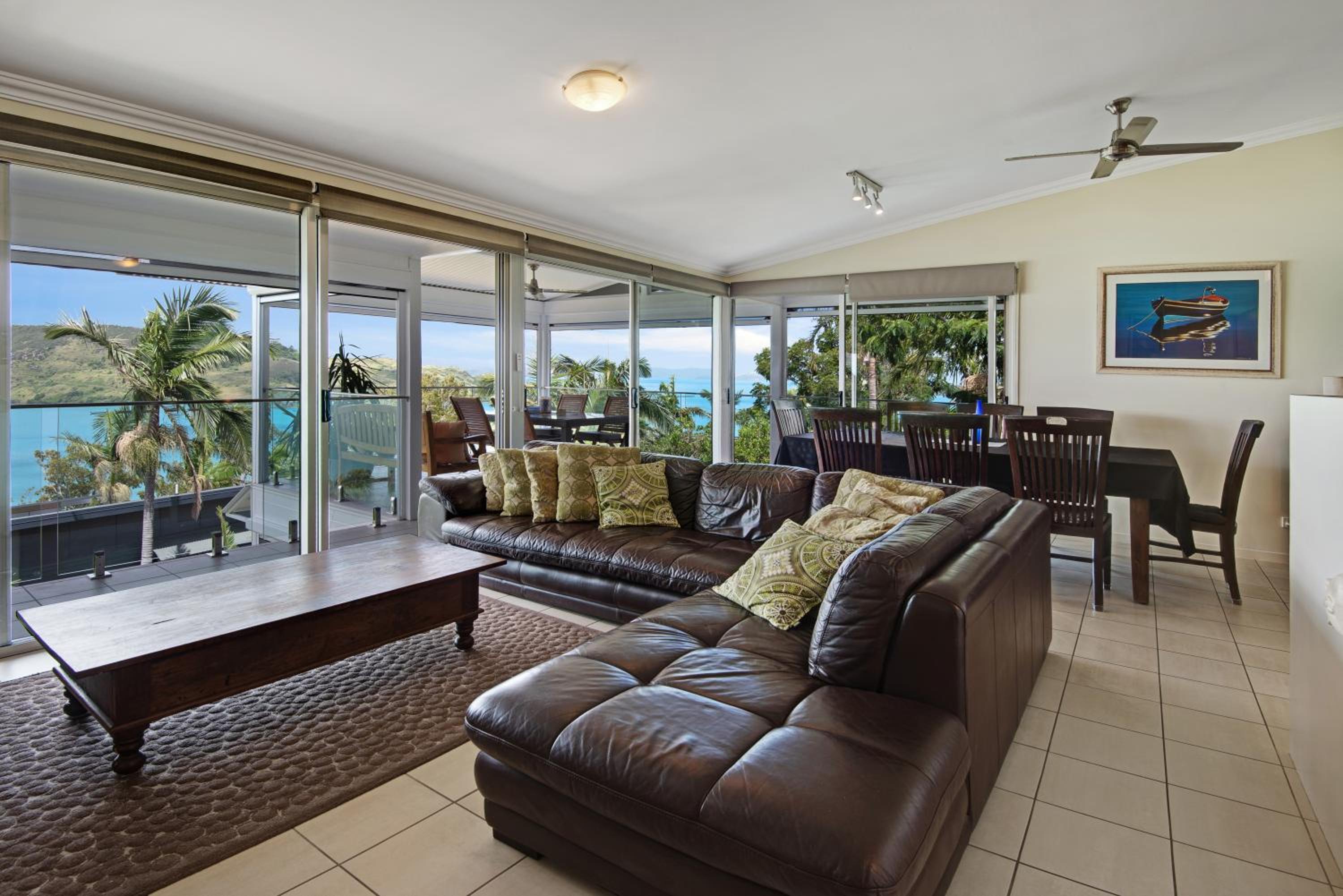 Oasis Apartments on Hamilton Island by HIHA