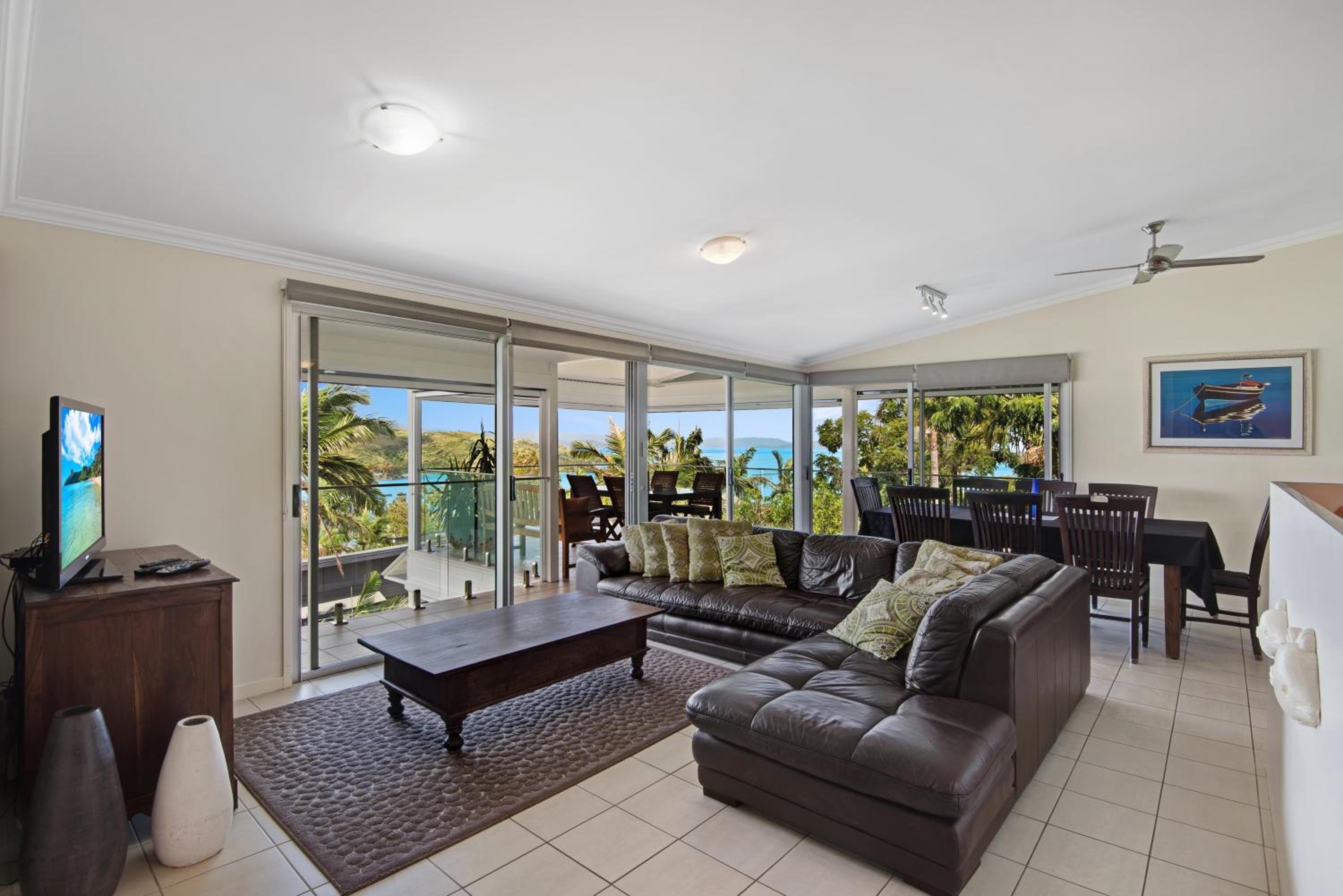 Oasis Apartments on Hamilton Island by HIHA