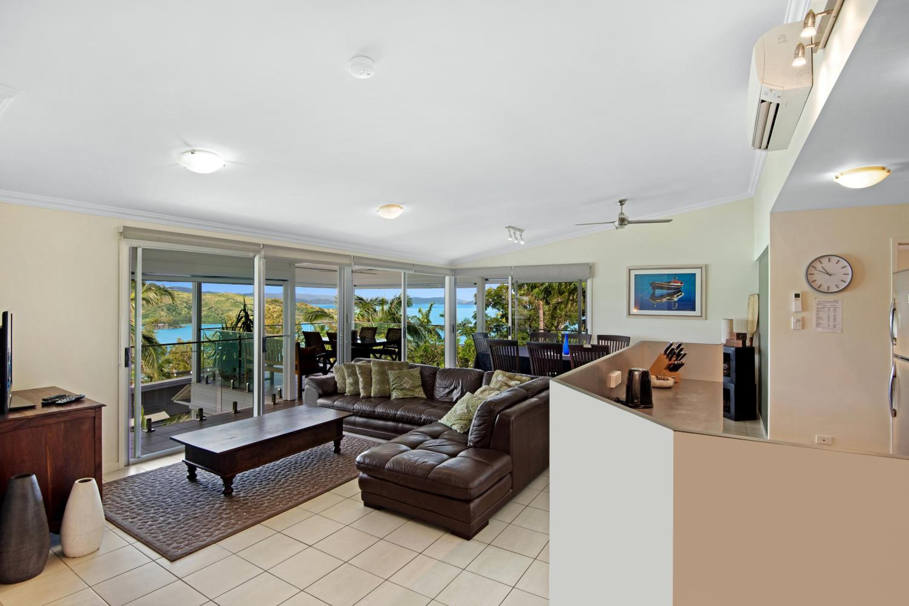 Oasis Apartments on Hamilton Island by HIHA