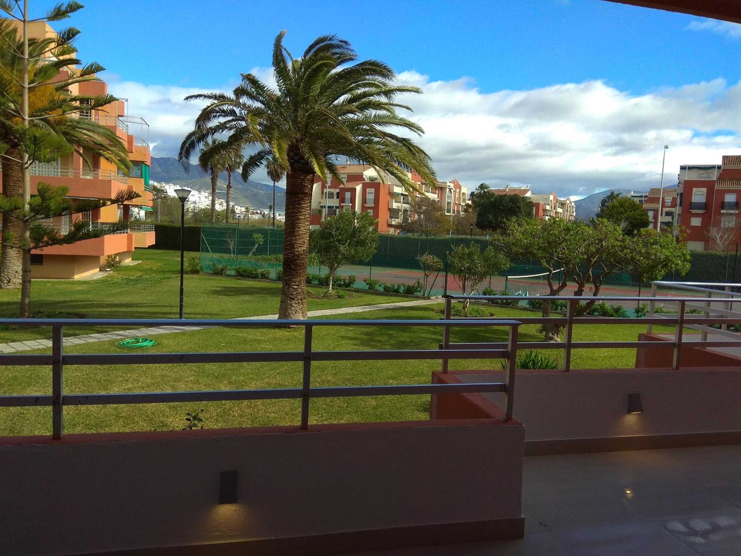 Apartamento a 150 metros del Mar, parking y Wifi view 2