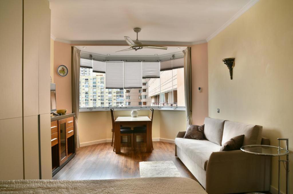 Seafront luxury studio in Las Palmeras hotel