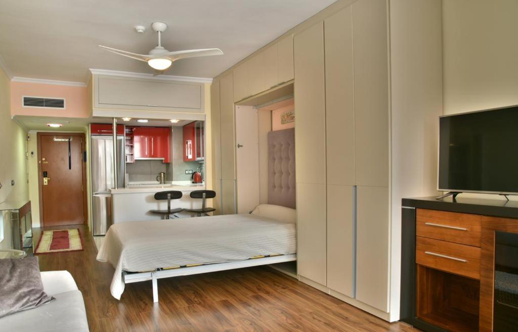 Seafront luxury studio in Las Palmeras hotel