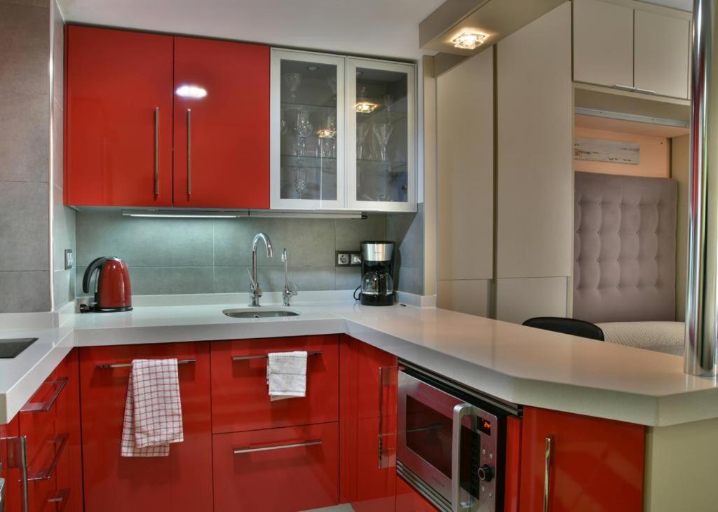 Seafront luxury studio in Las Palmeras hotel