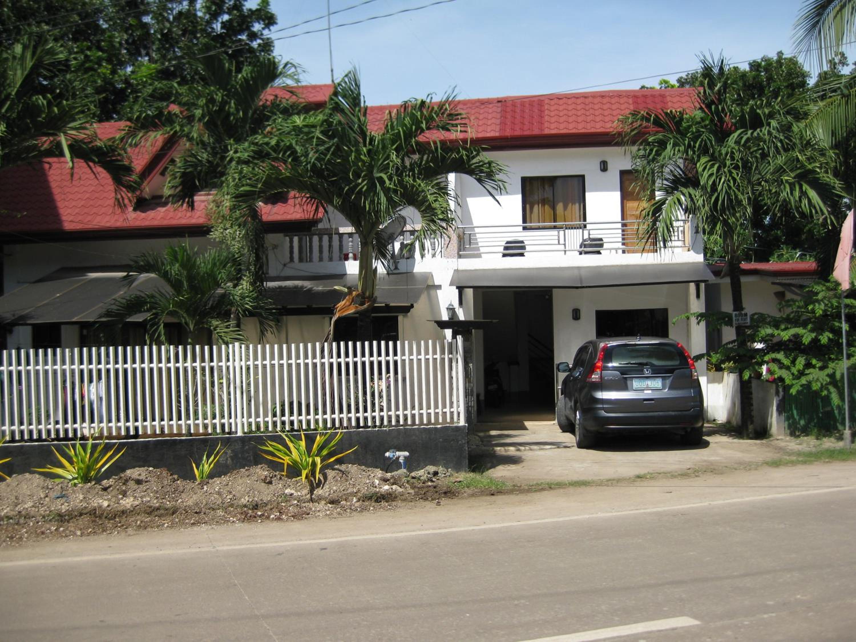 Pingarons Apartelle view 2