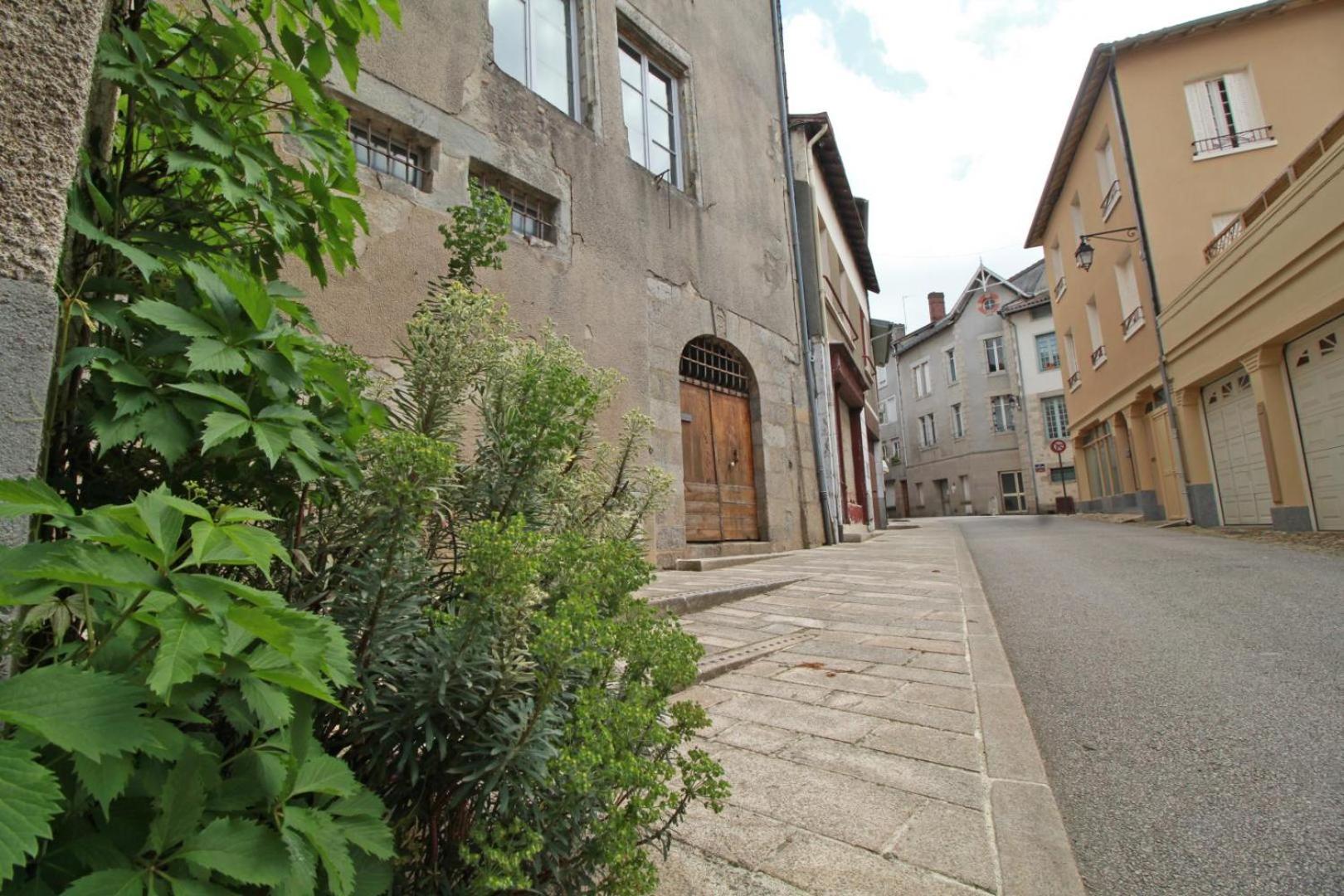 Photo 10