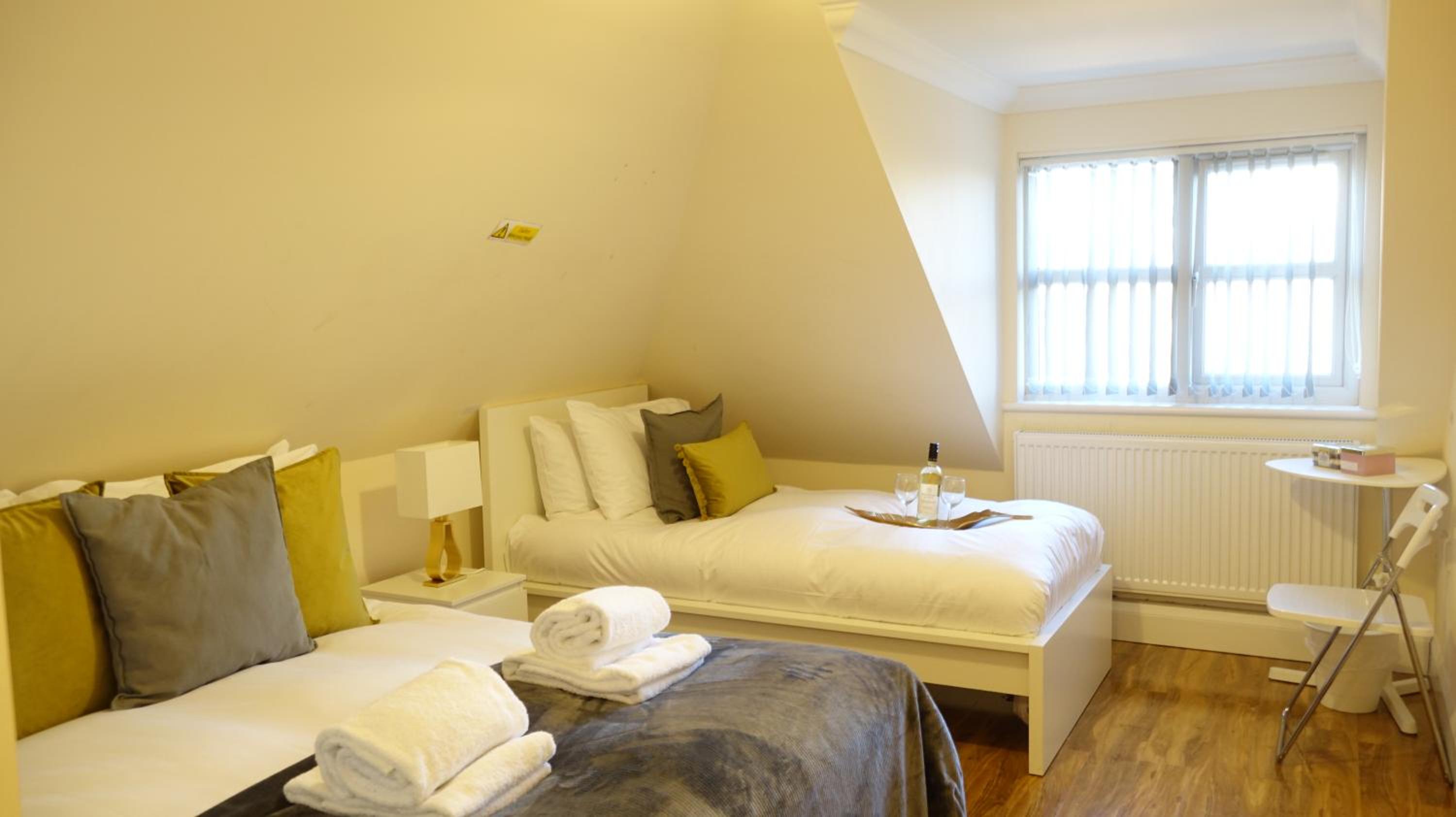 RC Airport Rooms