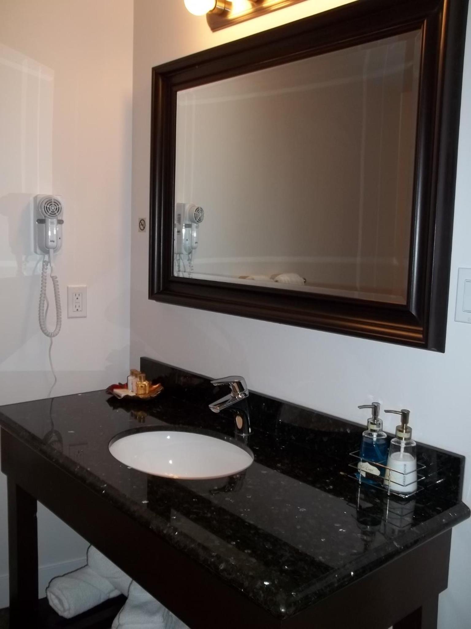 Bayshore Waterfront Inn