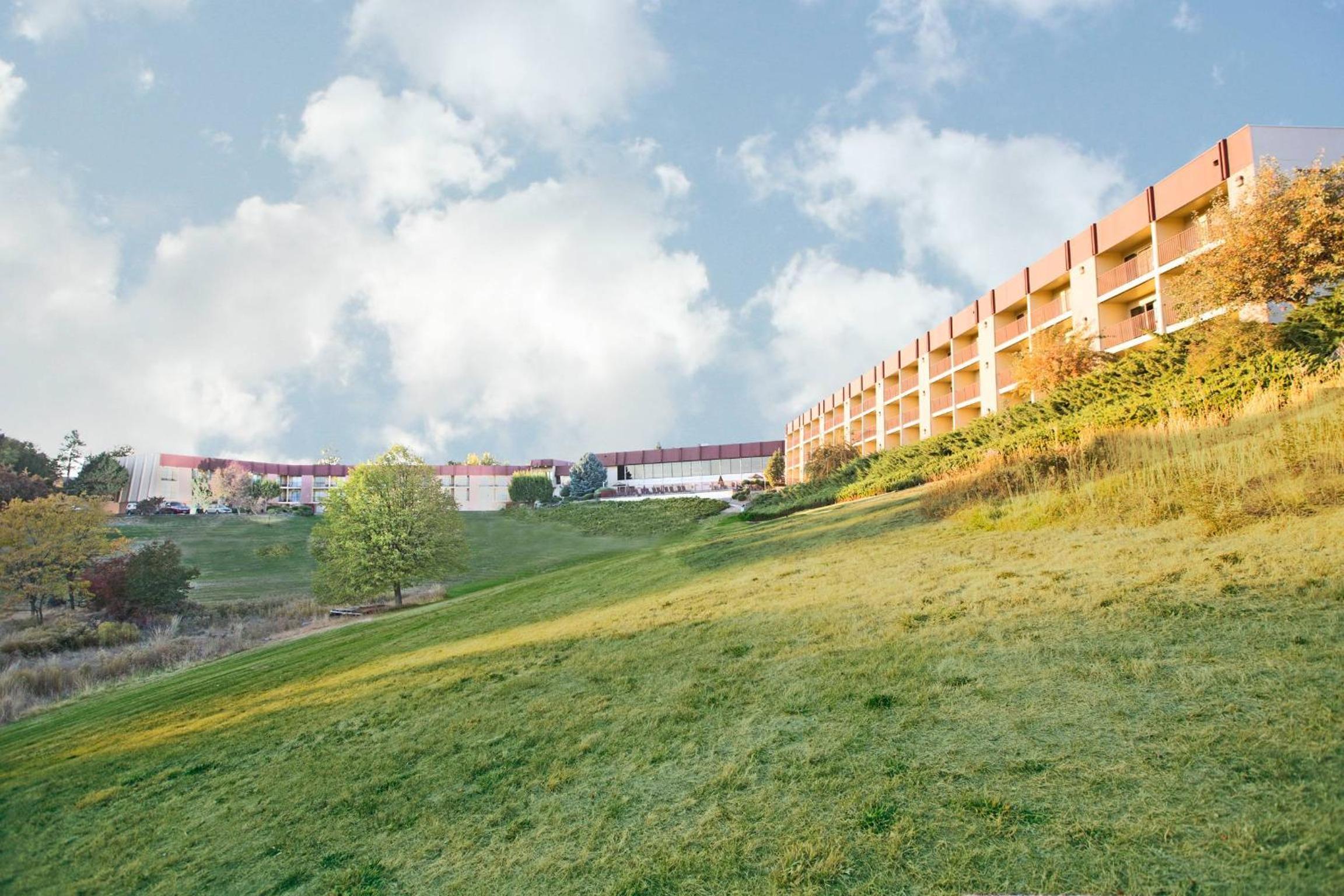 Pendleton Vacations - Red Lion Hotel Pendleton - Property Image 1
