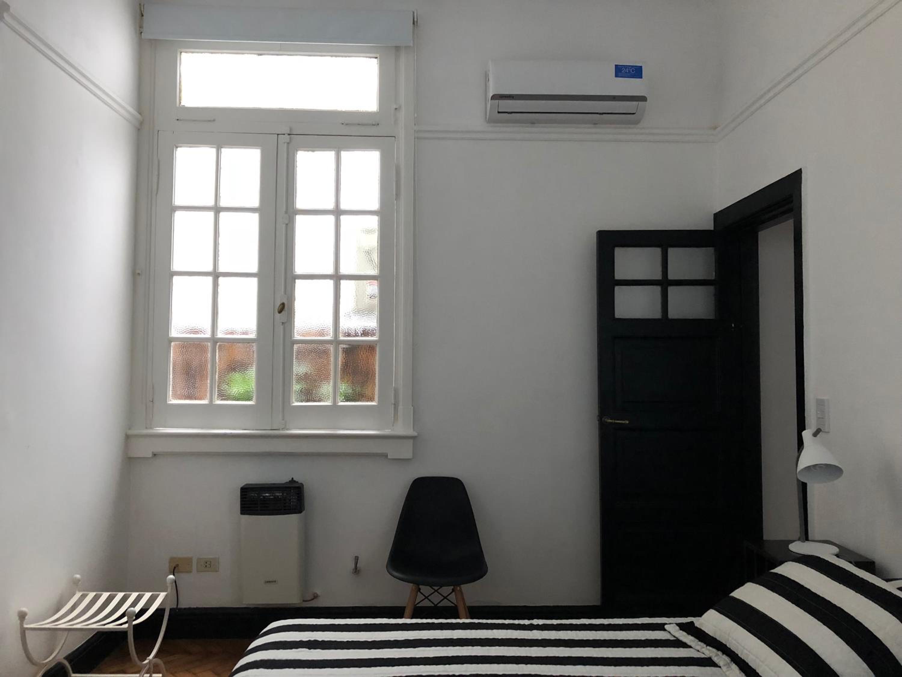 Antiguo departamento con excelente ubicación