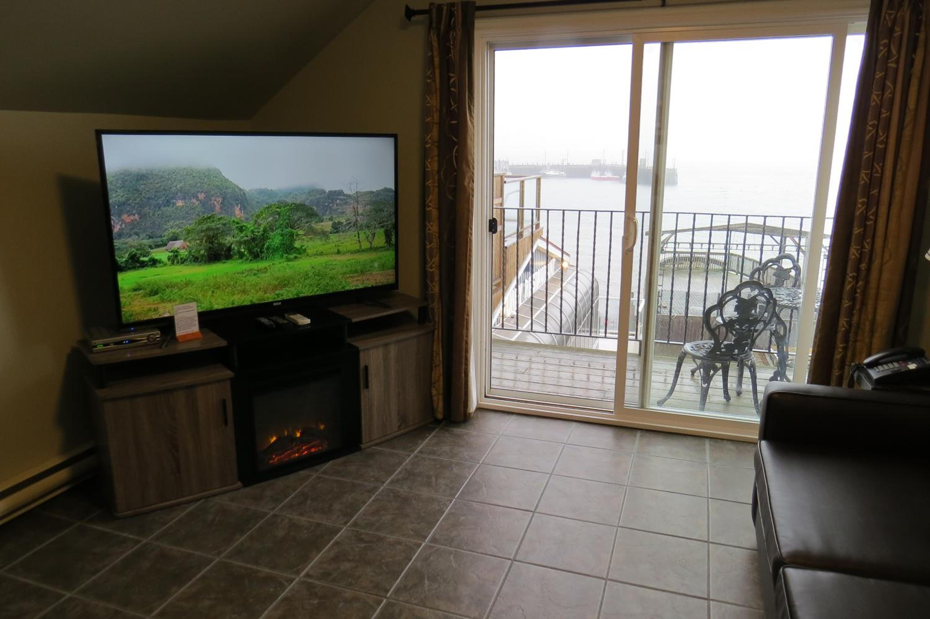 Dockside Suites