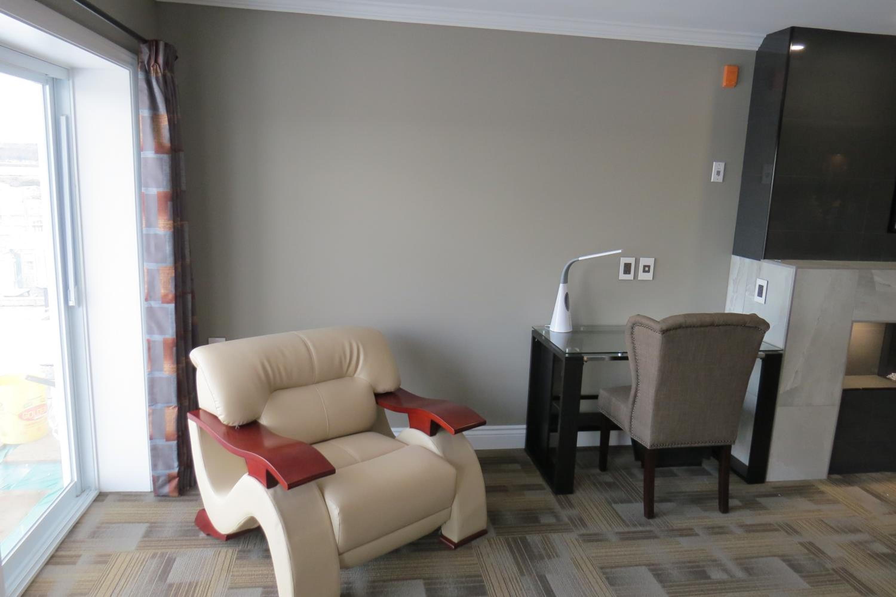 Dockside Suites