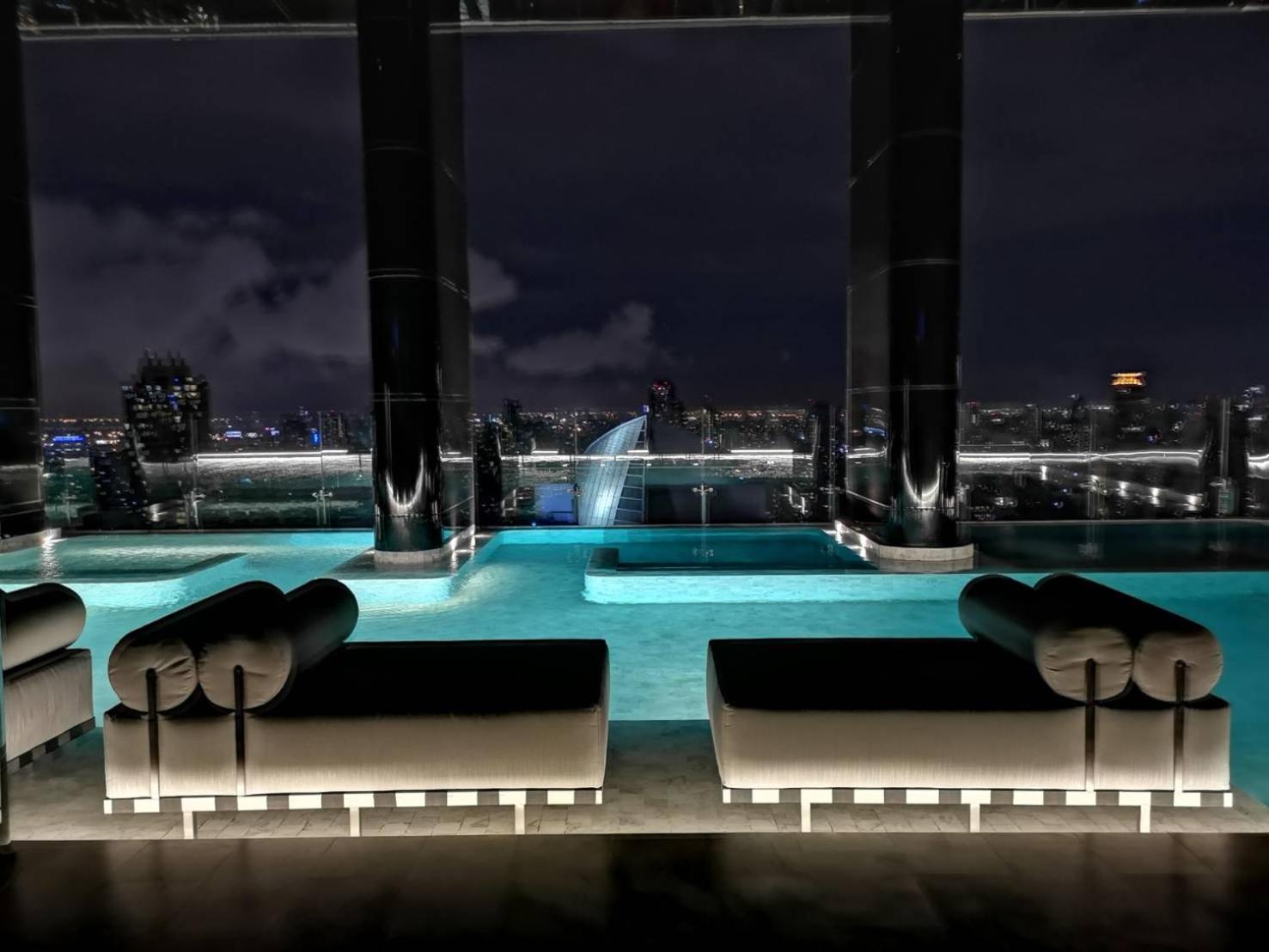 Luxurious & Romantic in the Heart of BKK. MRT/BTS!