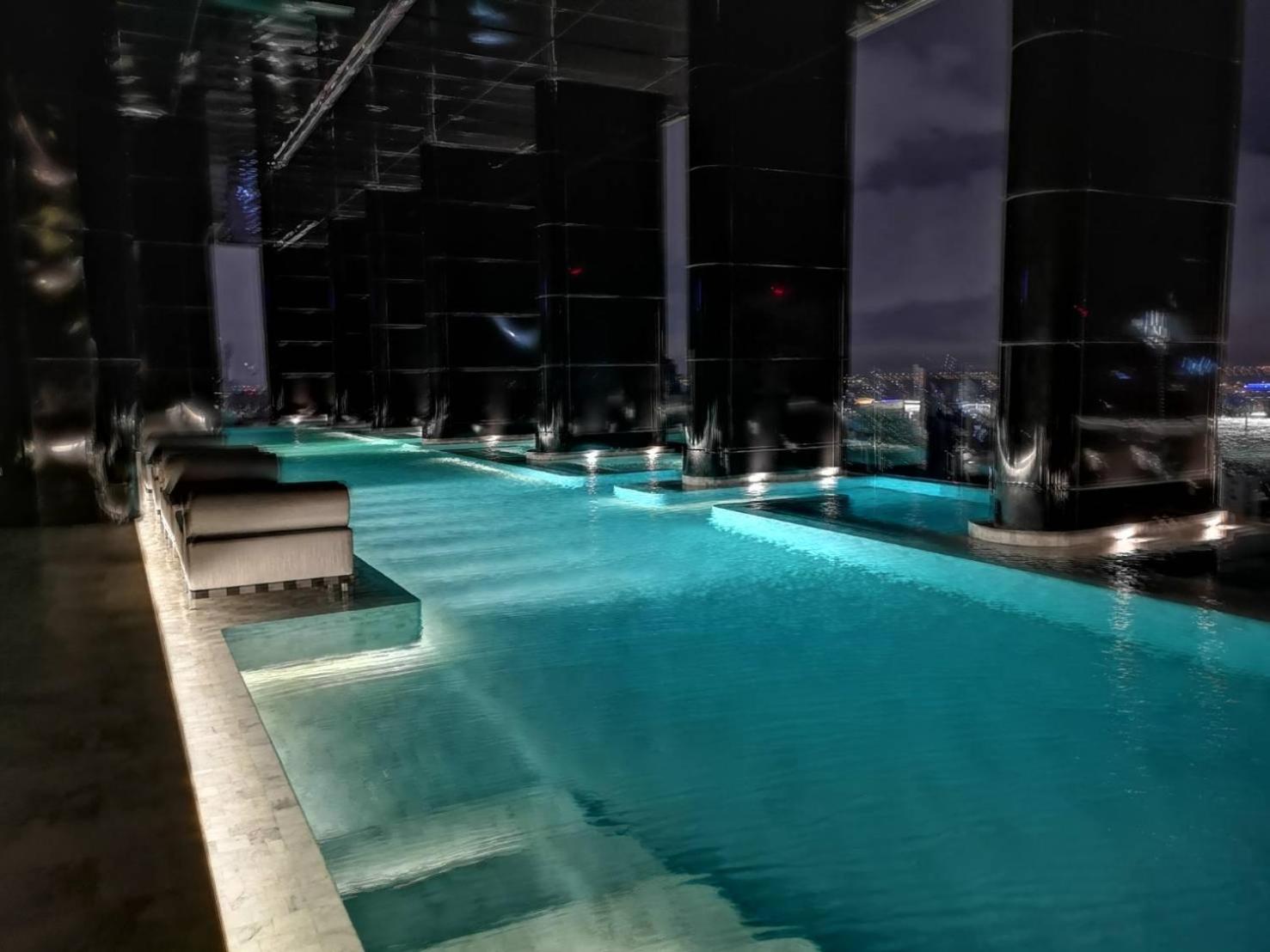 Luxurious & Romantic in the Heart of BKK. MRT/BTS!