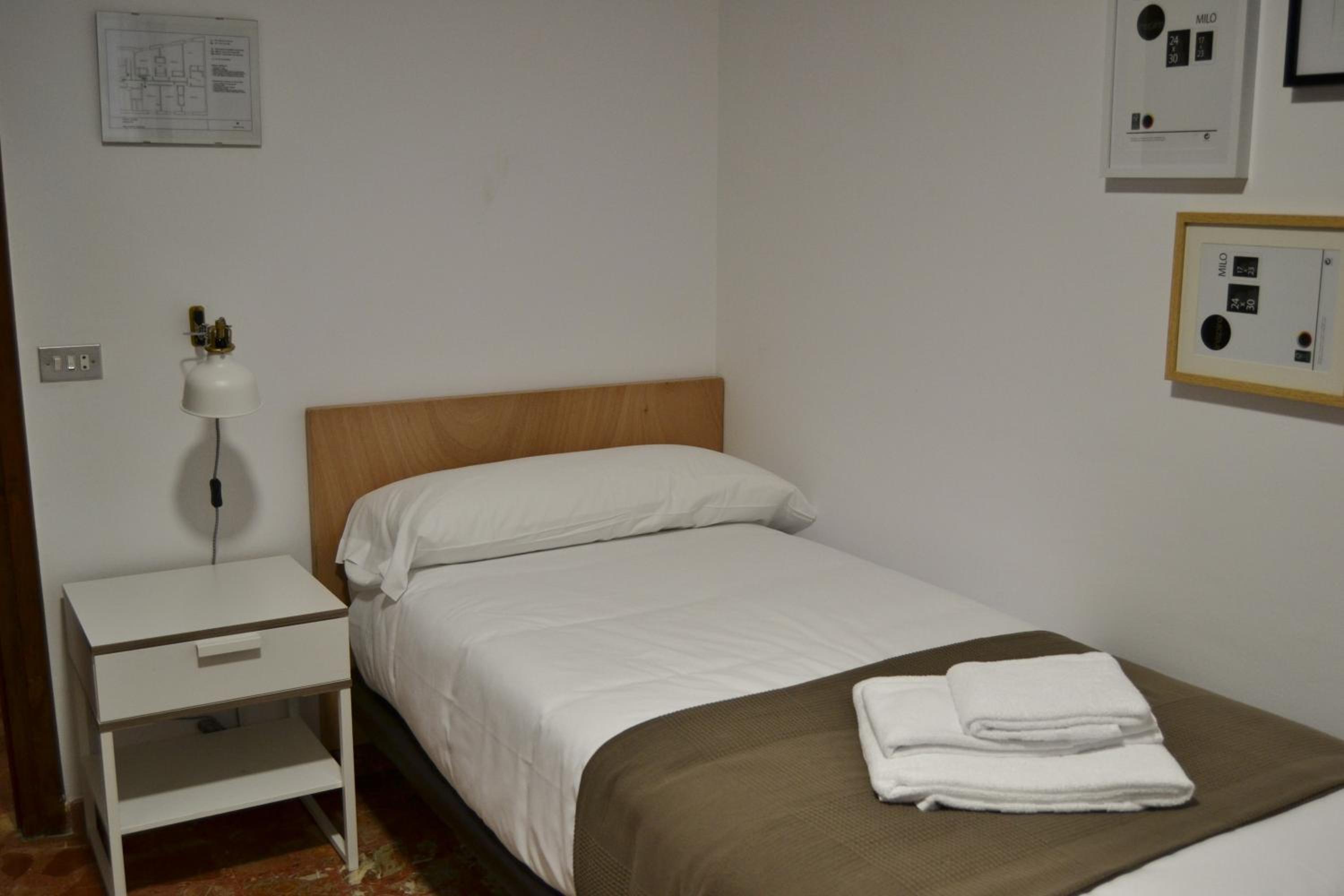 Tres Puentes Anguiano Apartamentos y Hostal