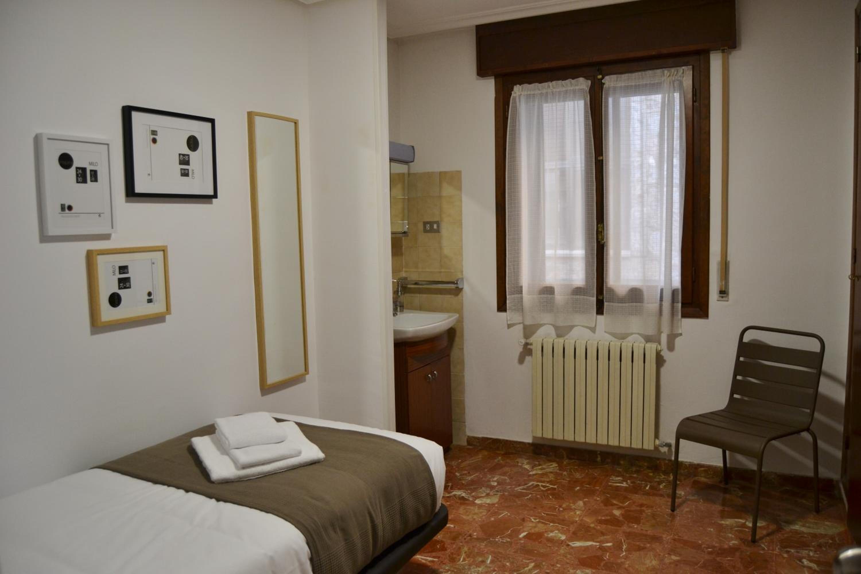 Tres Puentes Anguiano Apartamentos y Hostal