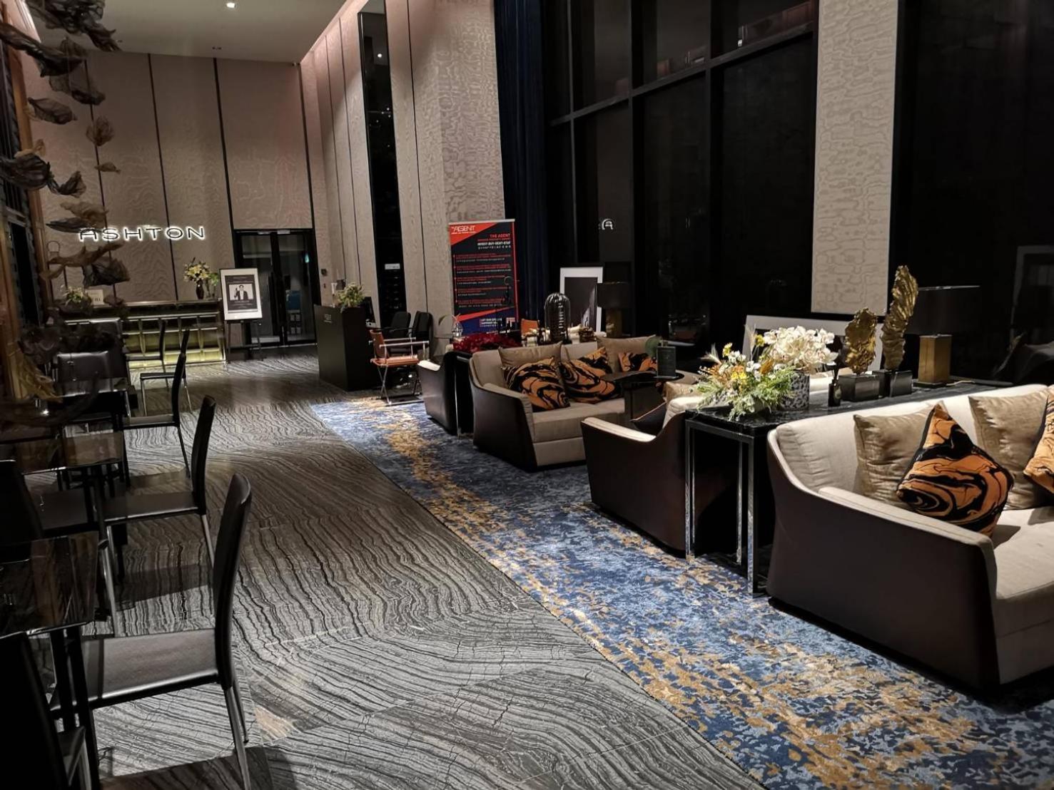 Luxurious & Romantic in the Heart of BKK. MRT/BTS!