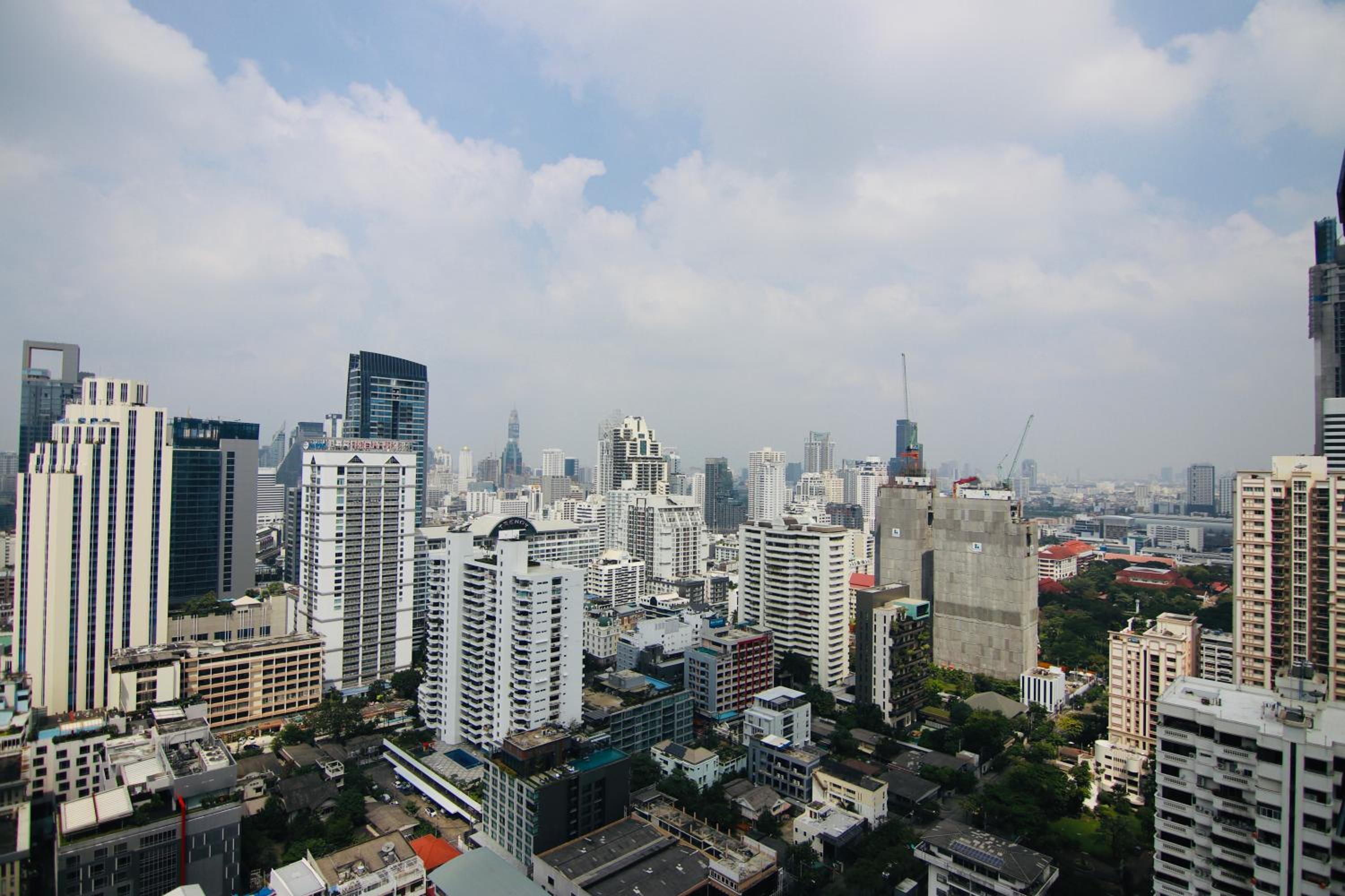 Luxurious & Romantic in the Heart of BKK. MRT/BTS!