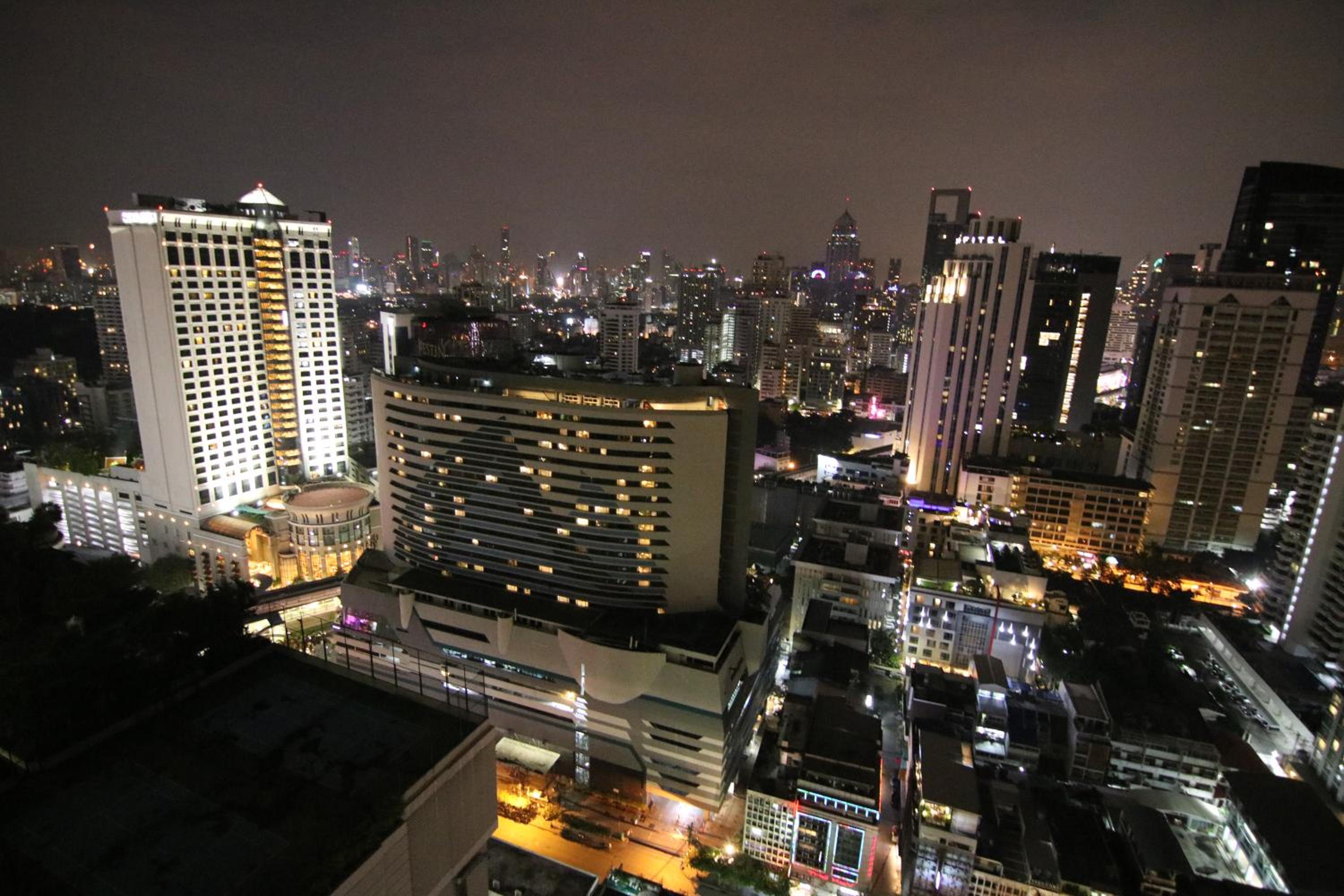 Luxurious & Romantic in the Heart of BKK. MRT/BTS!