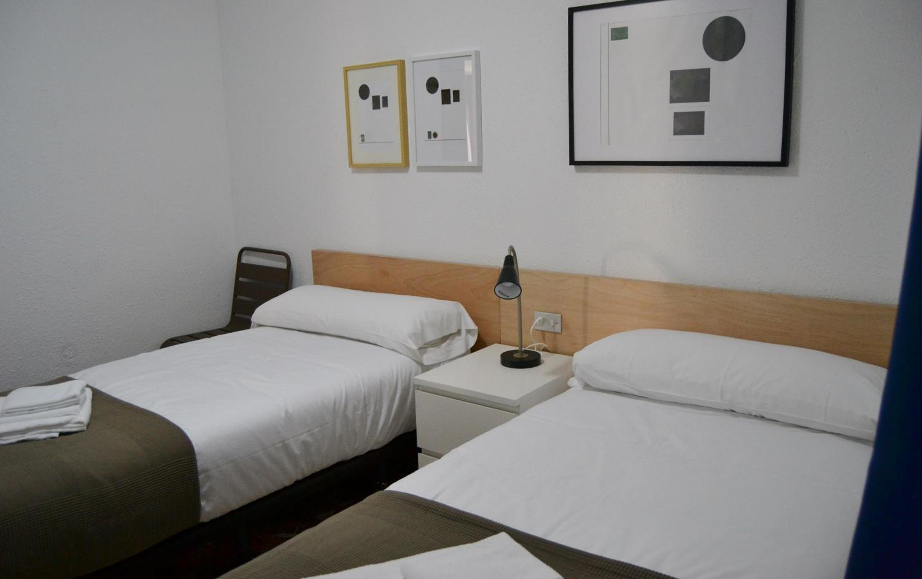 Tres Puentes Anguiano Apartamentos y Hostal