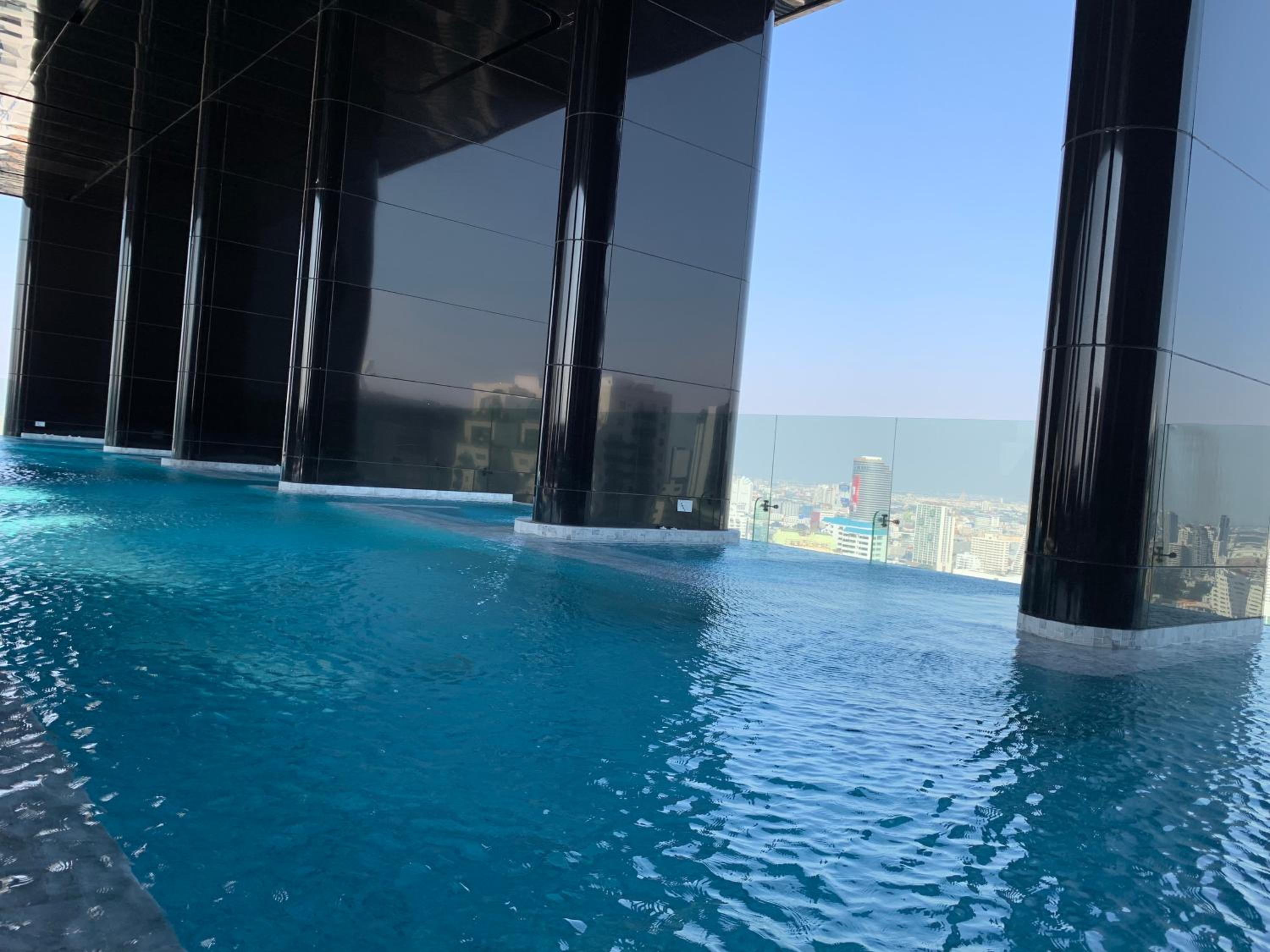 Luxurious & Romantic in the Heart of BKK. MRT/BTS!