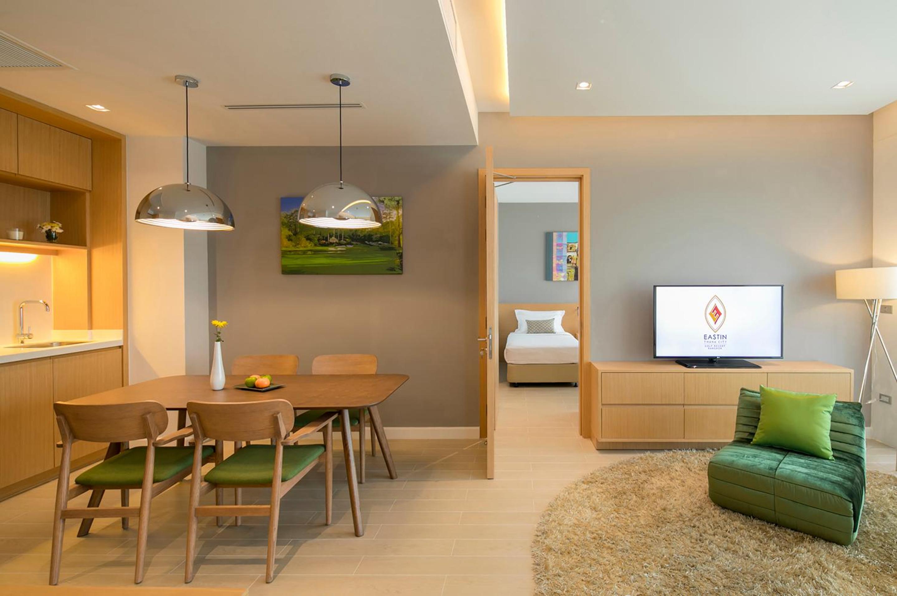 Eastin Thana City Golf Resort Bangkok Free Scheduled Shuttle from Hotel to Suvarnabhumi Airport