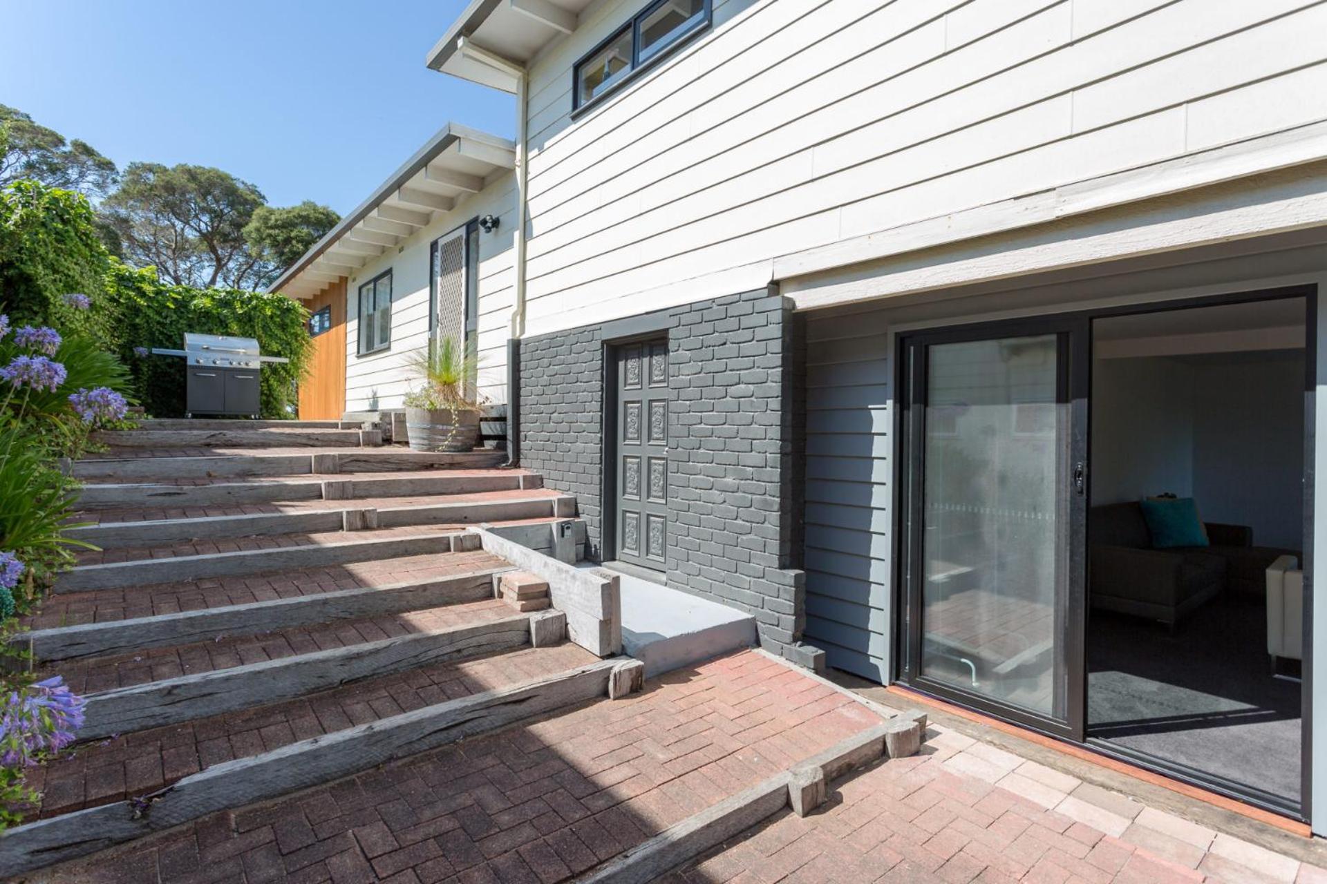 At Agnes Ave: coastal views