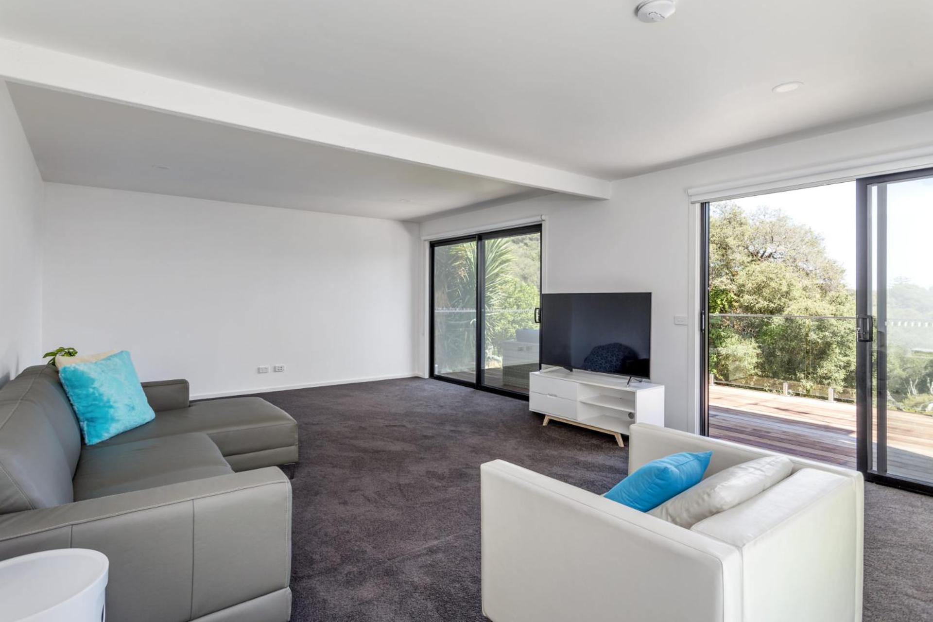 At Agnes Ave: coastal views