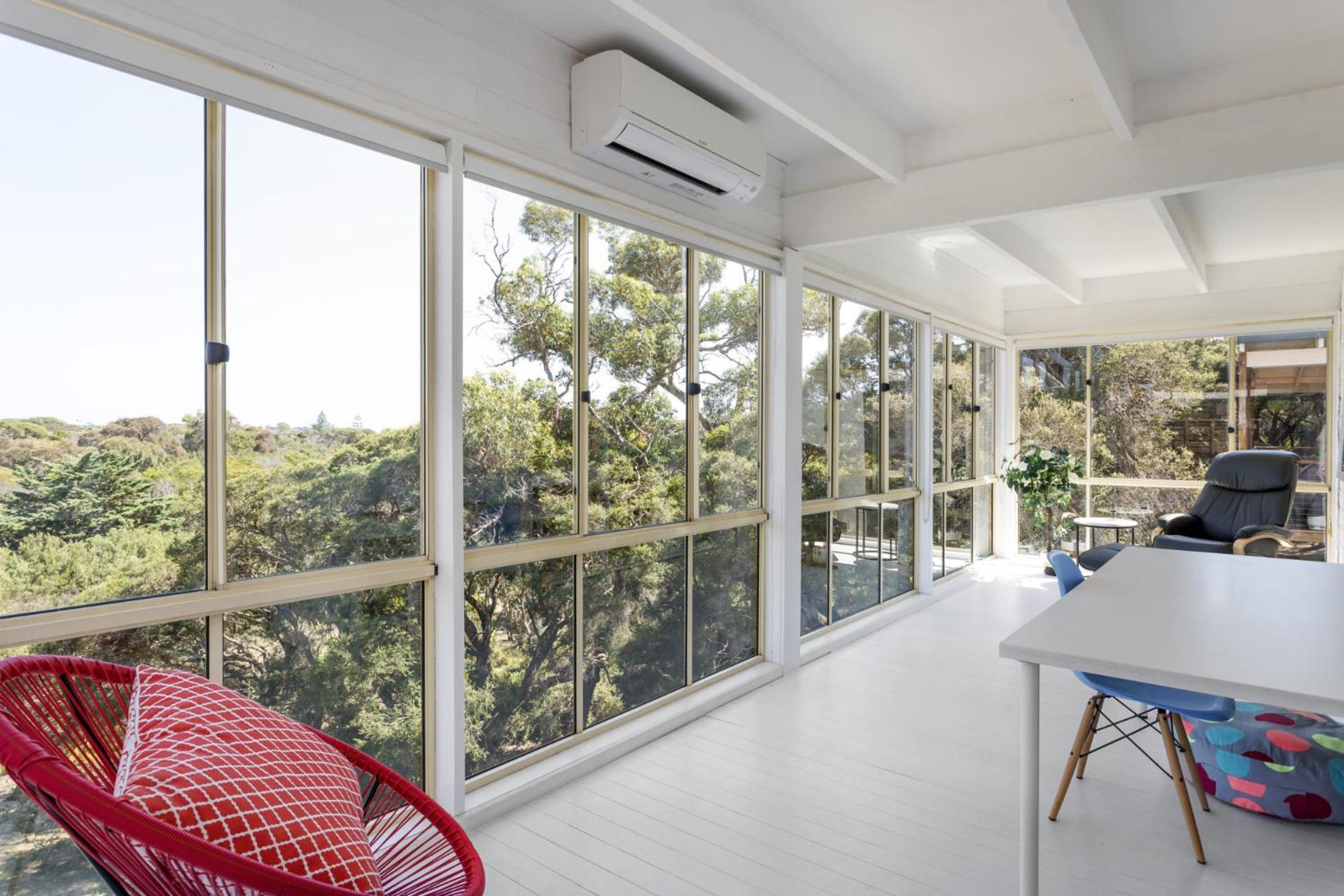 At Agnes Ave: coastal views