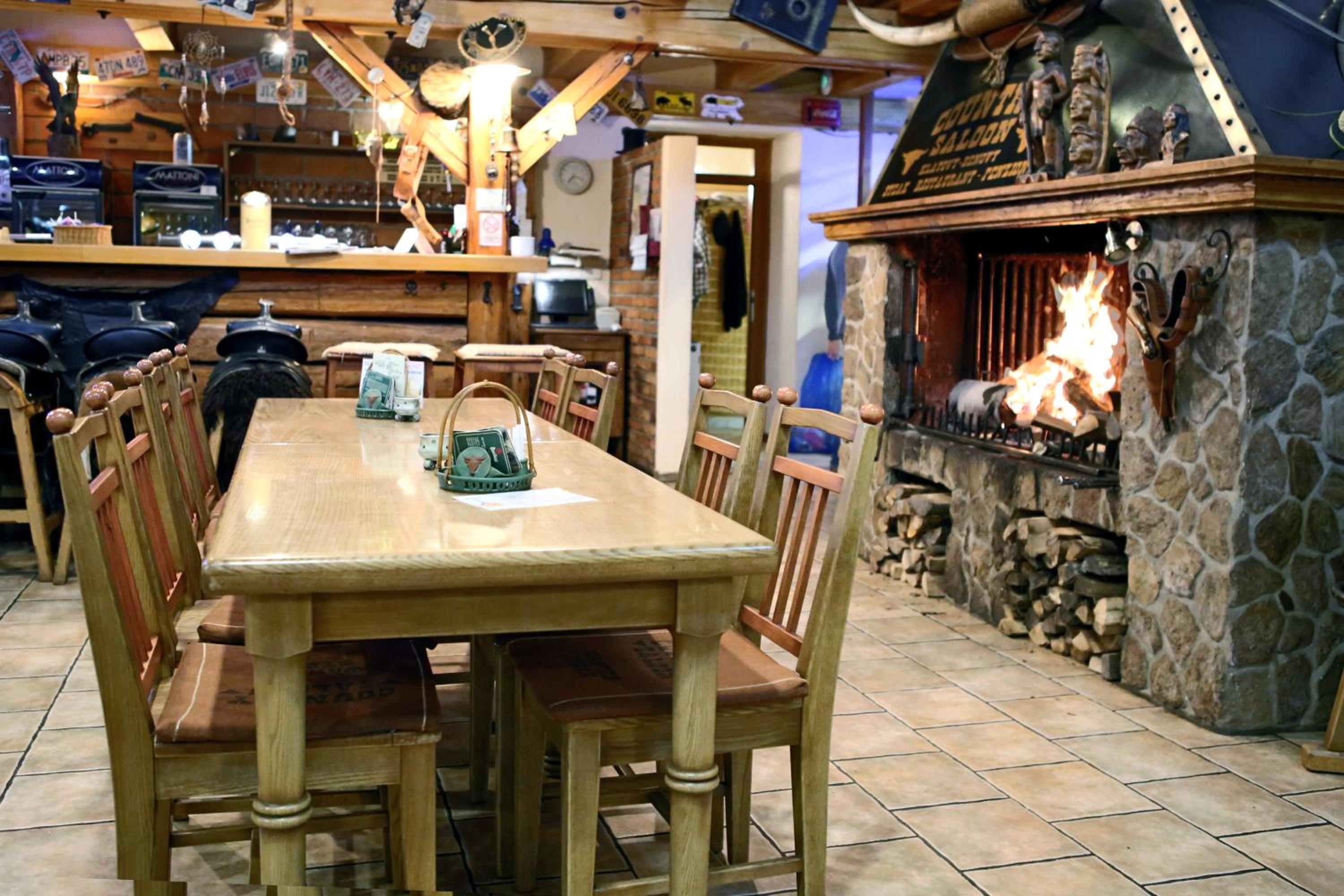 Steak Restaurant Penzion Country Saloon