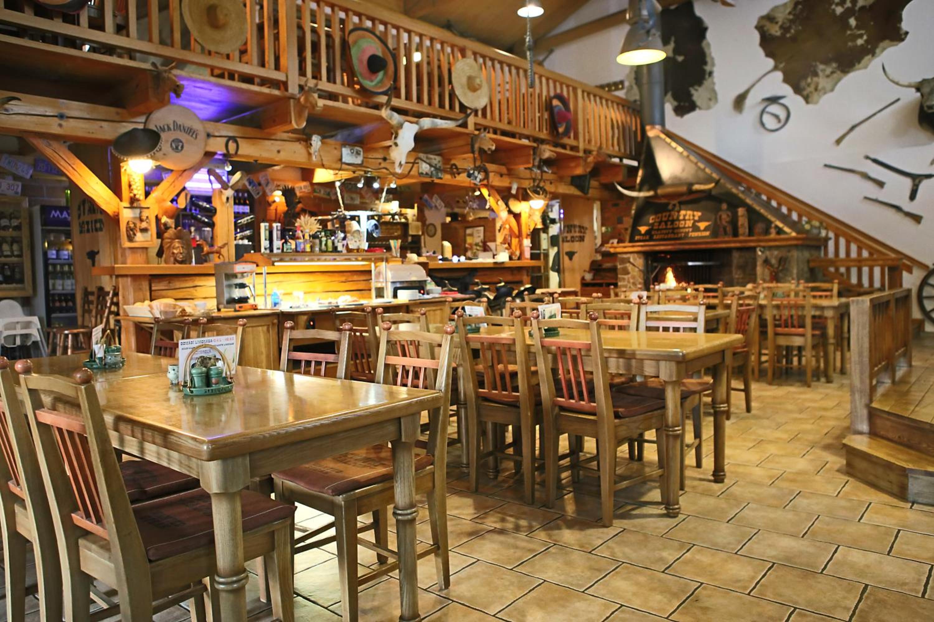 Steak Restaurant Penzion Country Saloon