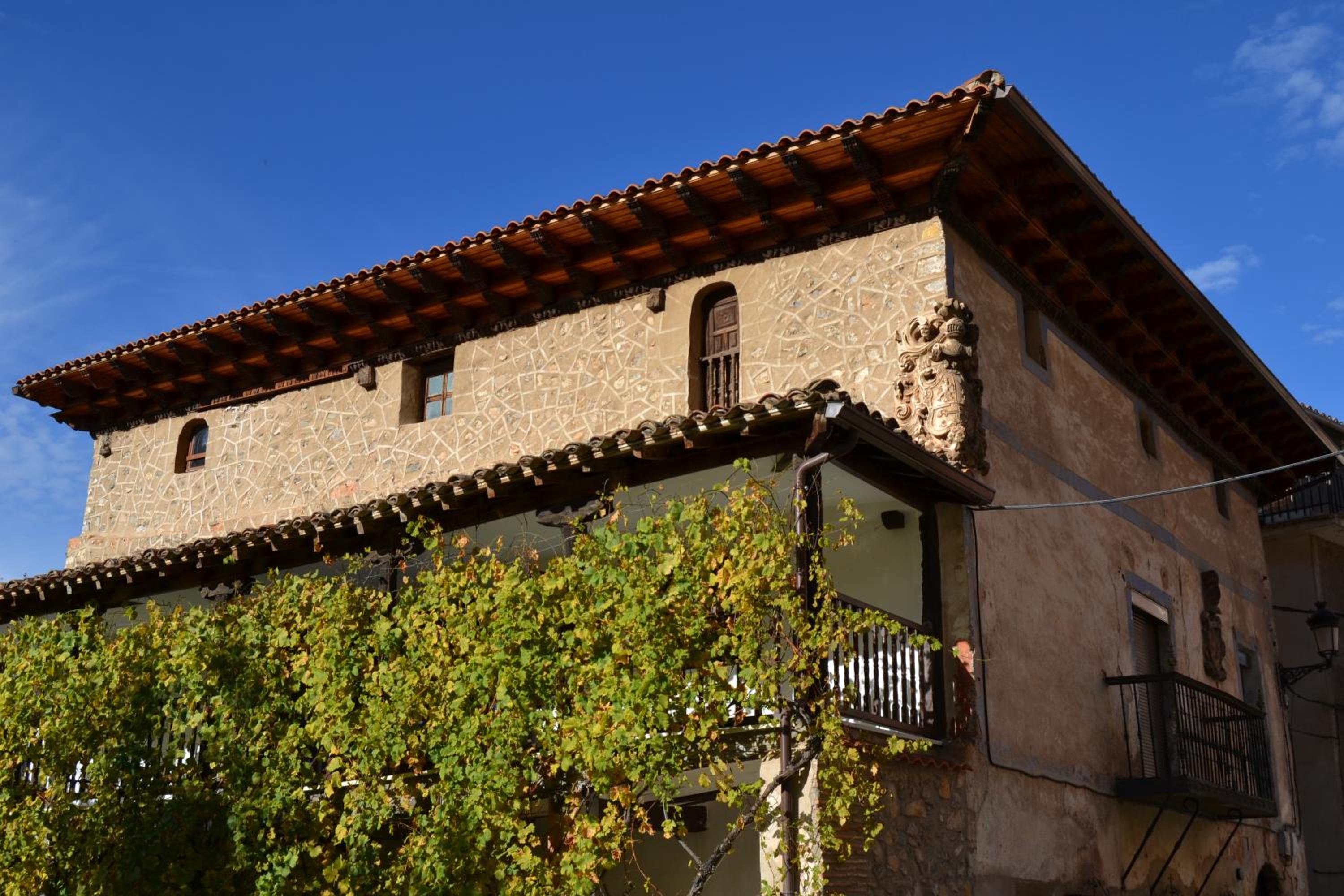 Tres Puentes Anguiano Apartamentos y Hostal
