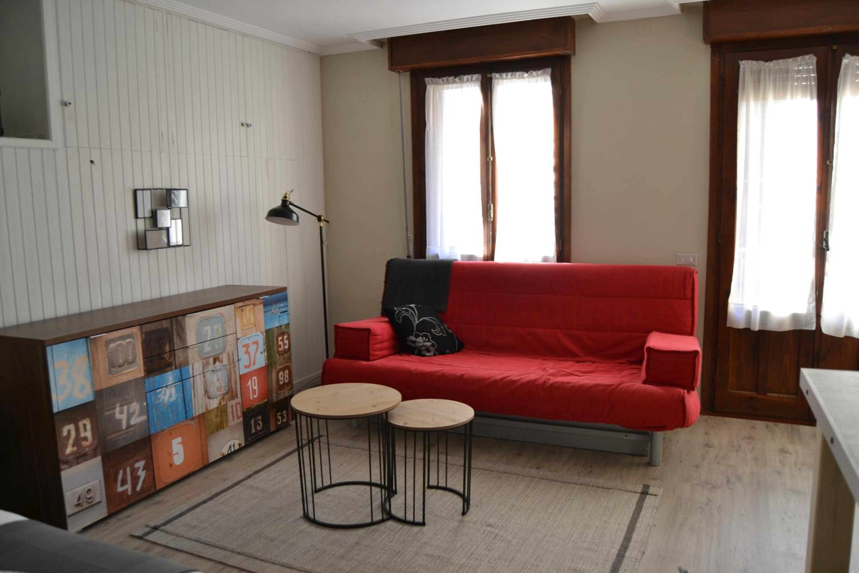 Tres Puentes Anguiano Apartamentos y Hostal