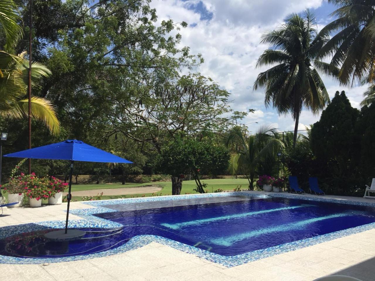 HERMOSA CASAQUINTA FAMILIAR CONDOMINIO CAMPESTRE EL PEÑON Piscina Privada Campo de Golf