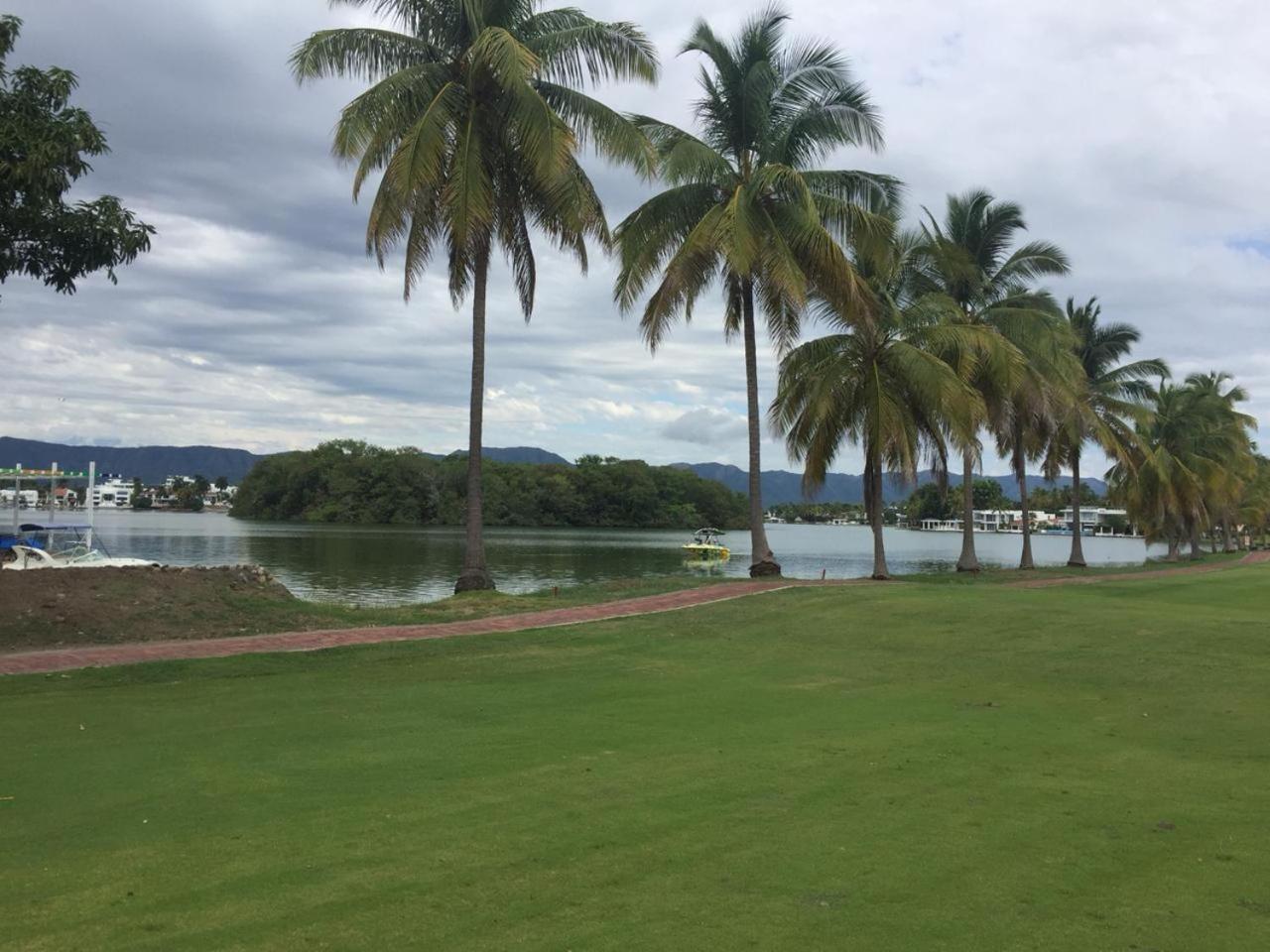 HERMOSA CASAQUINTA FAMILIAR CONDOMINIO CAMPESTRE EL PEÑON Piscina Privada Campo de Golf