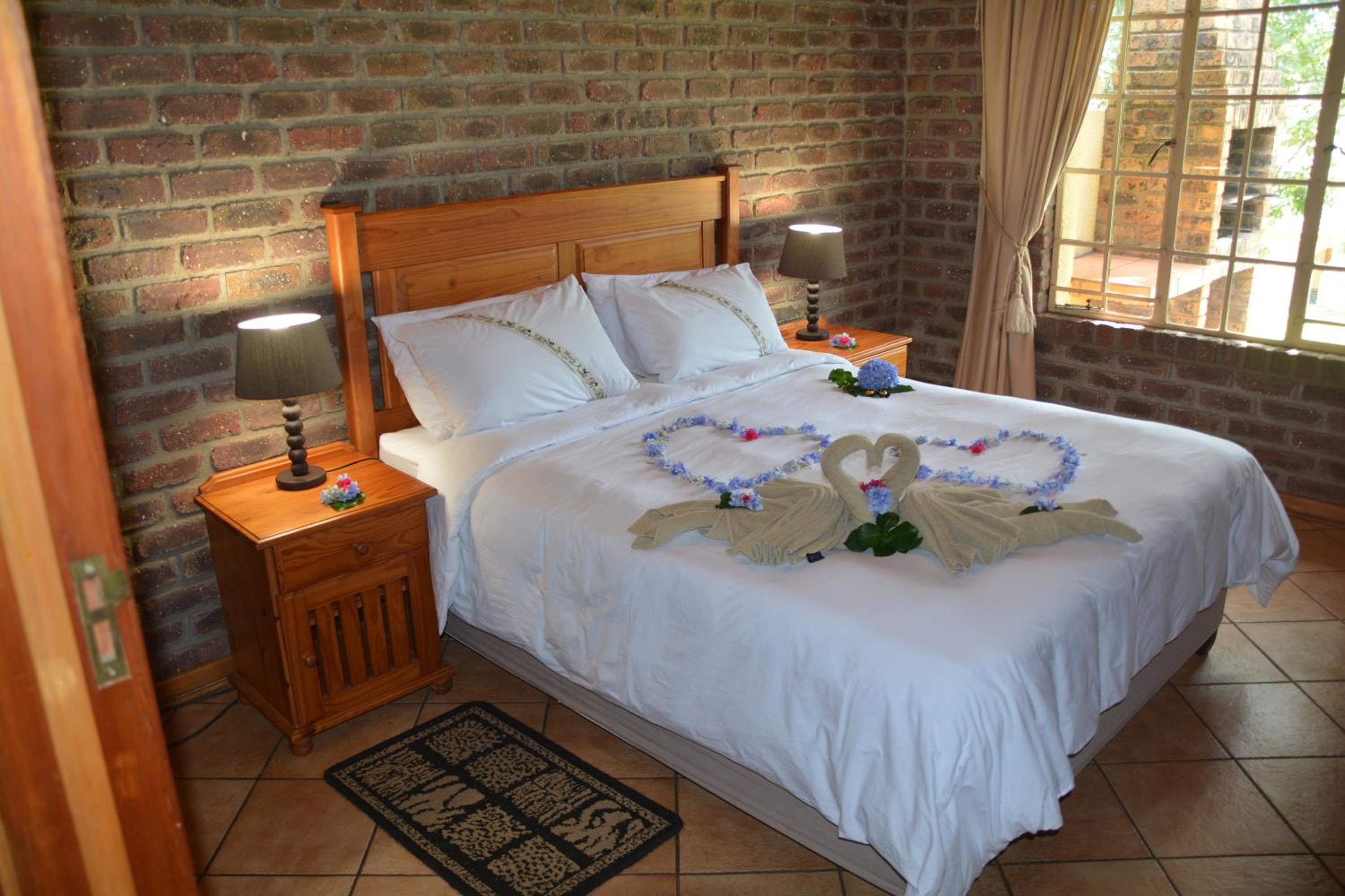Thaba Tsweni Lodge & Safaris