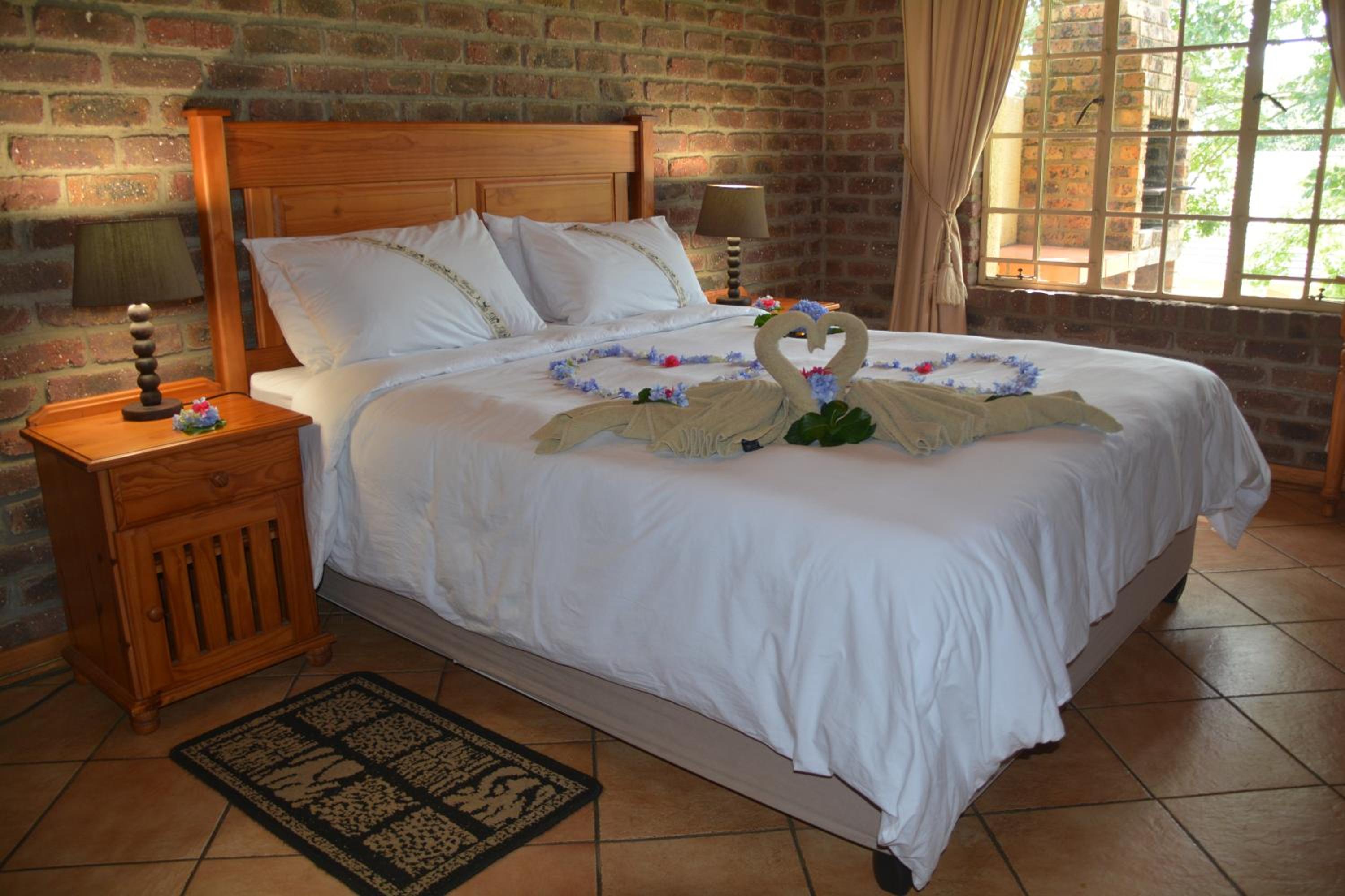 Thaba Tsweni Lodge & Safaris